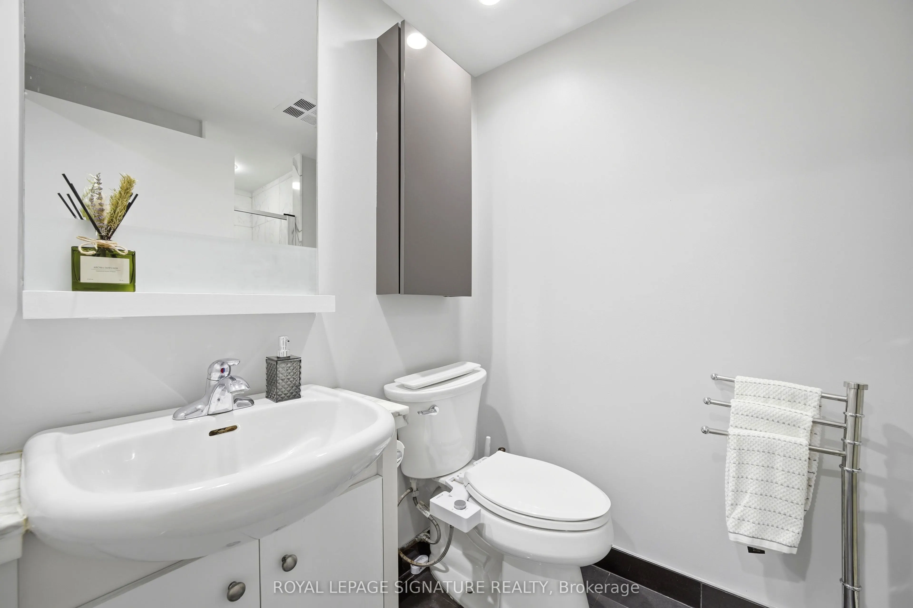 218 Queens Quay W #510