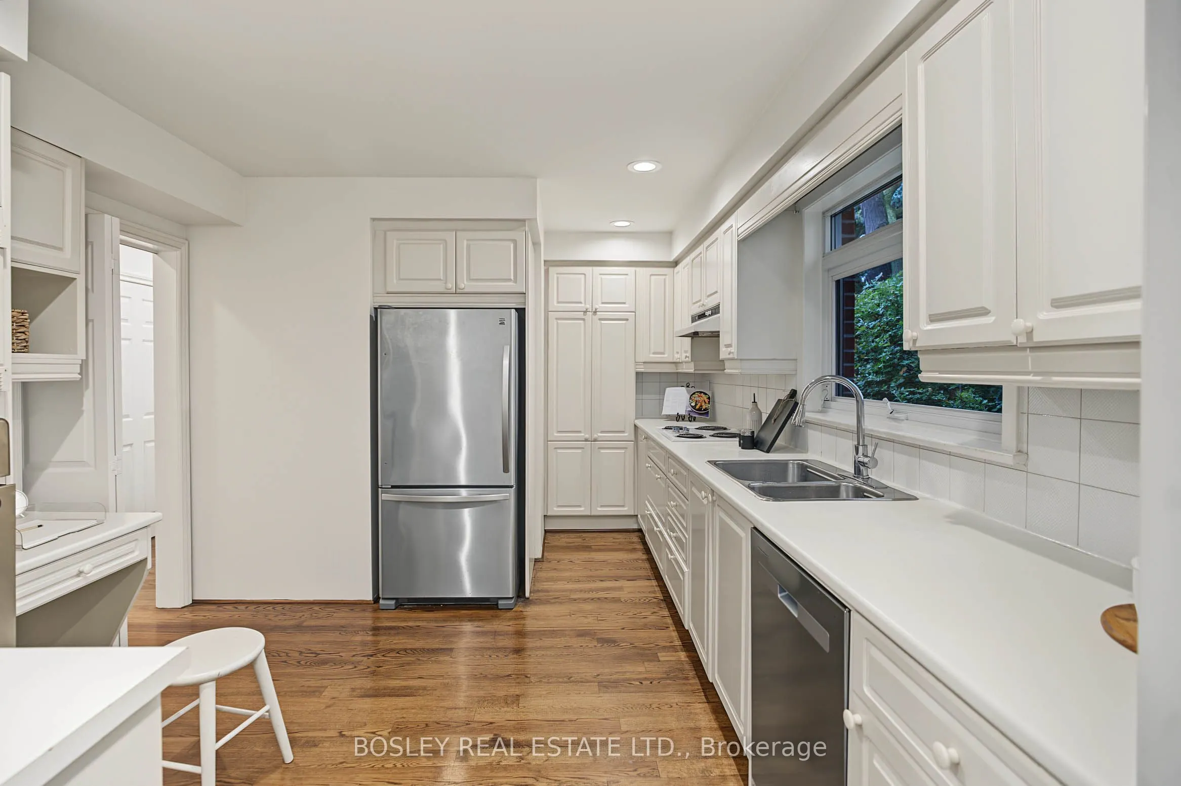 16 Shaughnessy Boulevard