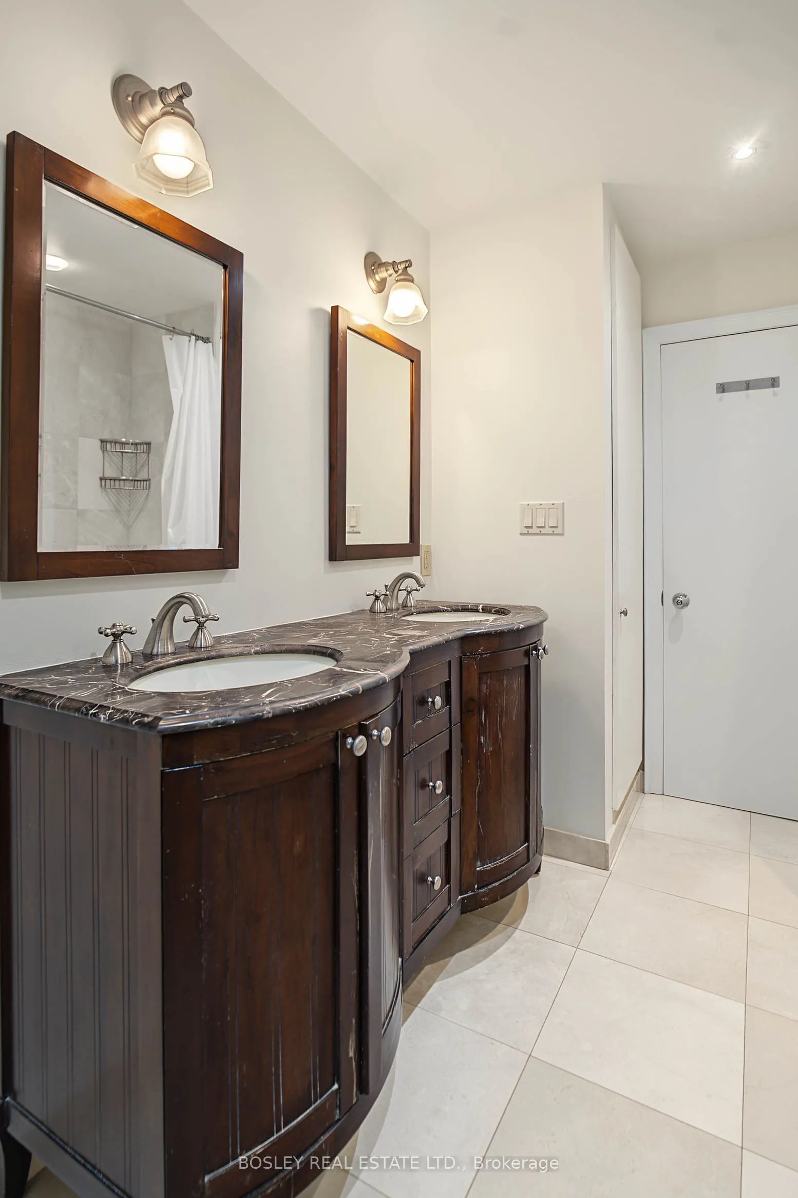 16 Shaughnessy Boulevard