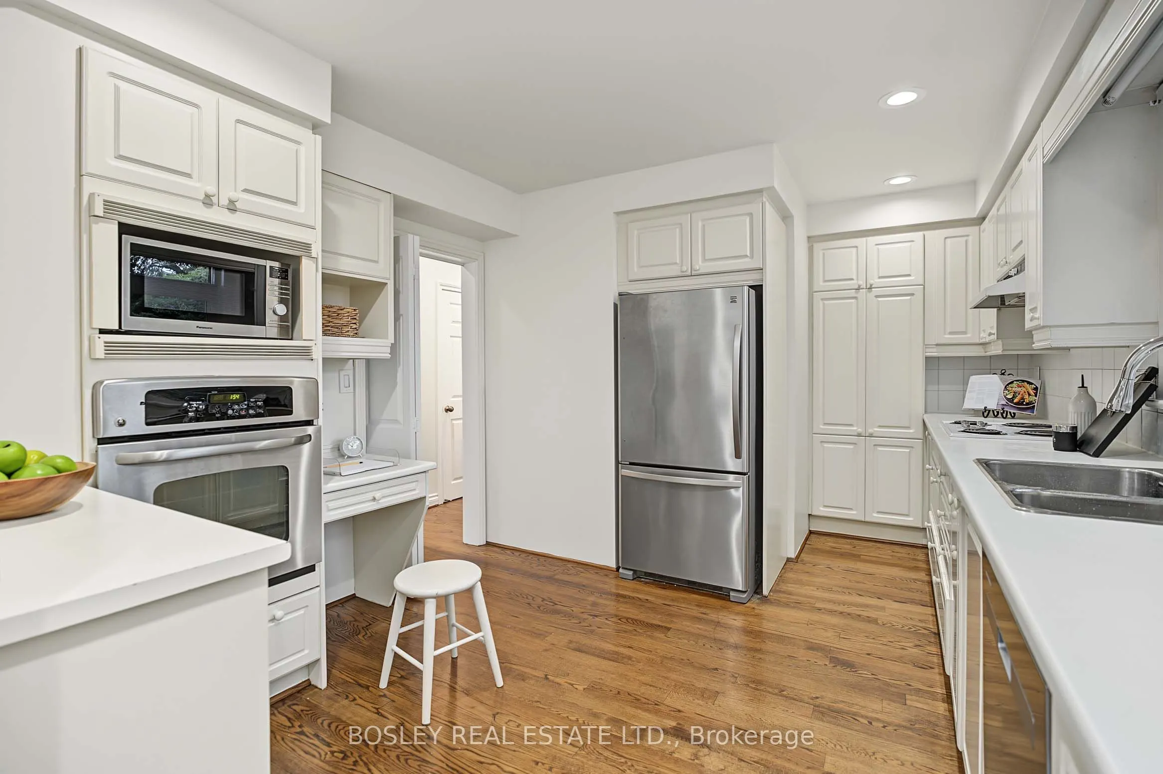 16 Shaughnessy Boulevard