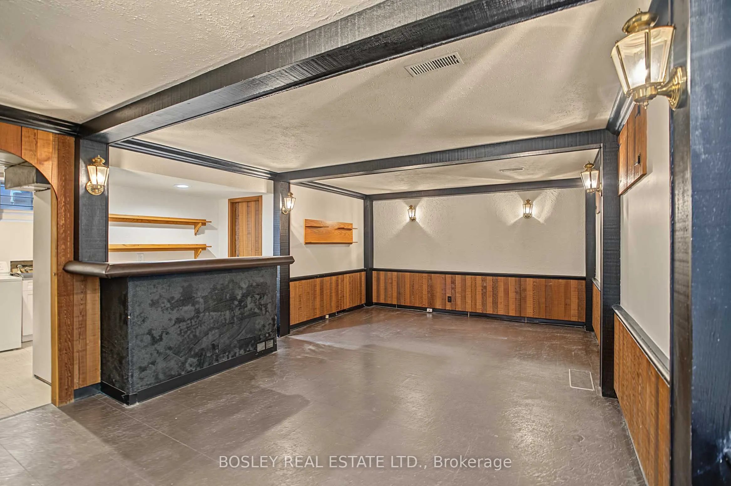 16 Shaughnessy Boulevard