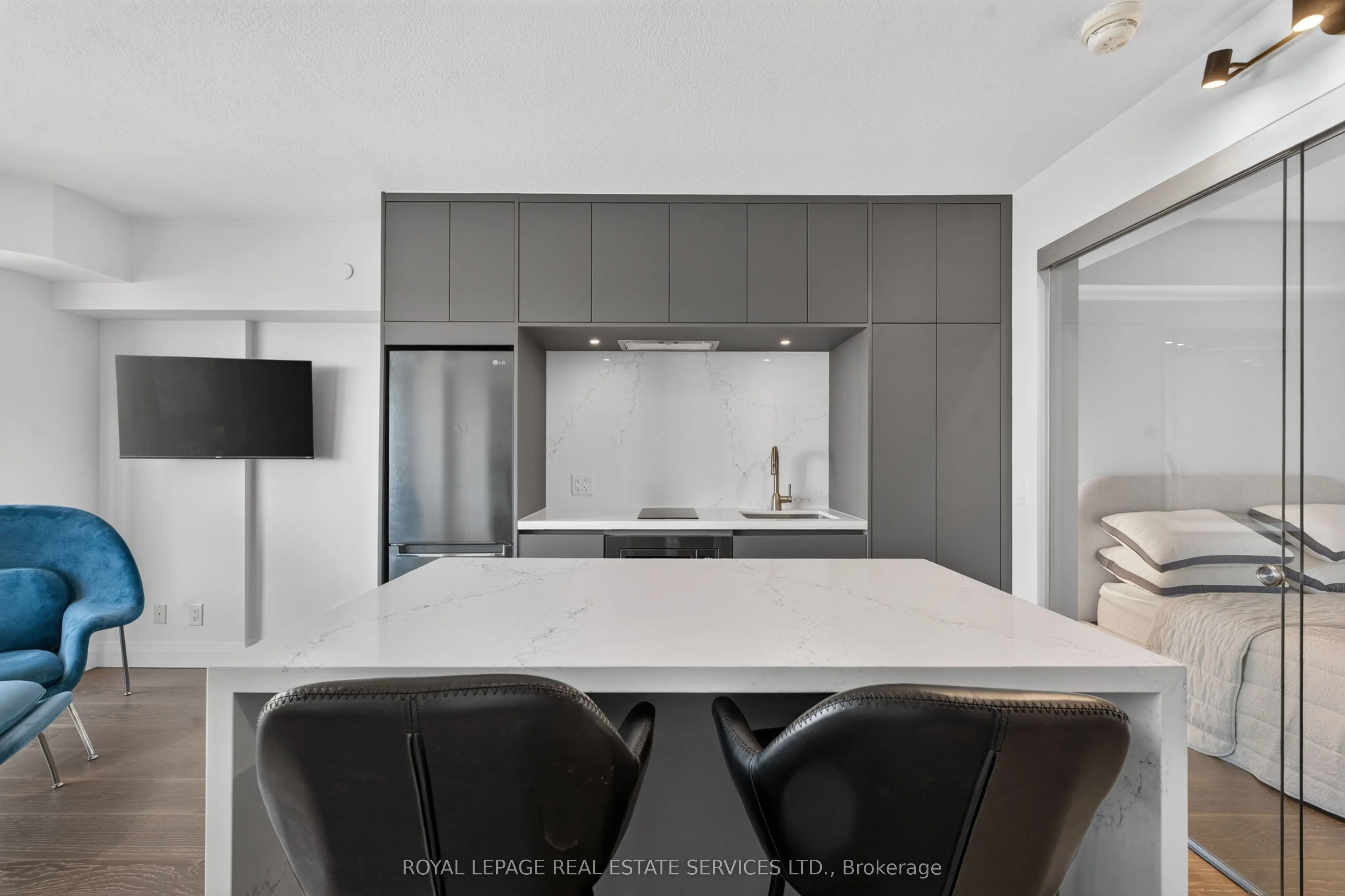 155 Yorkville Avenue #1918
