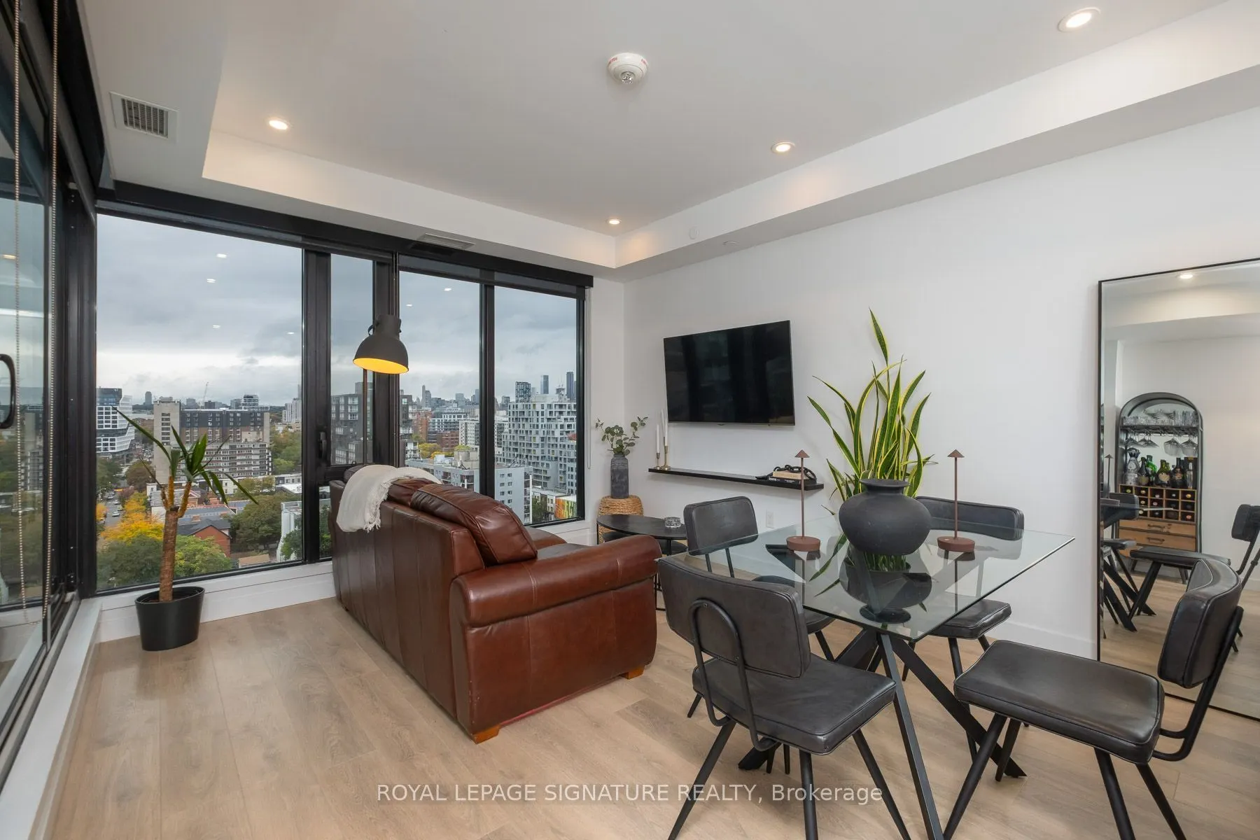 505 Richmond Street W #1213