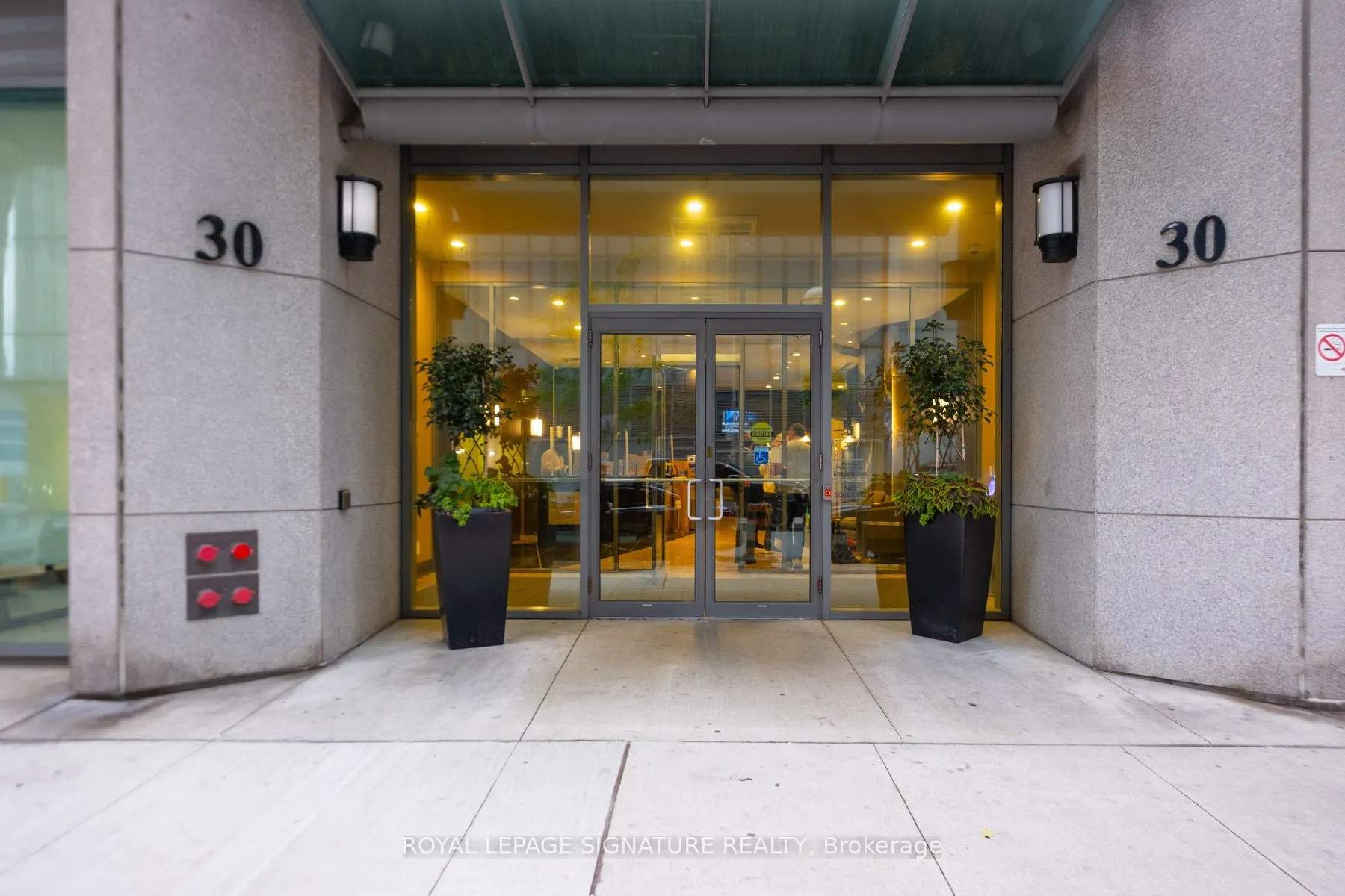 30 Grand Trunk Crescent #PH03