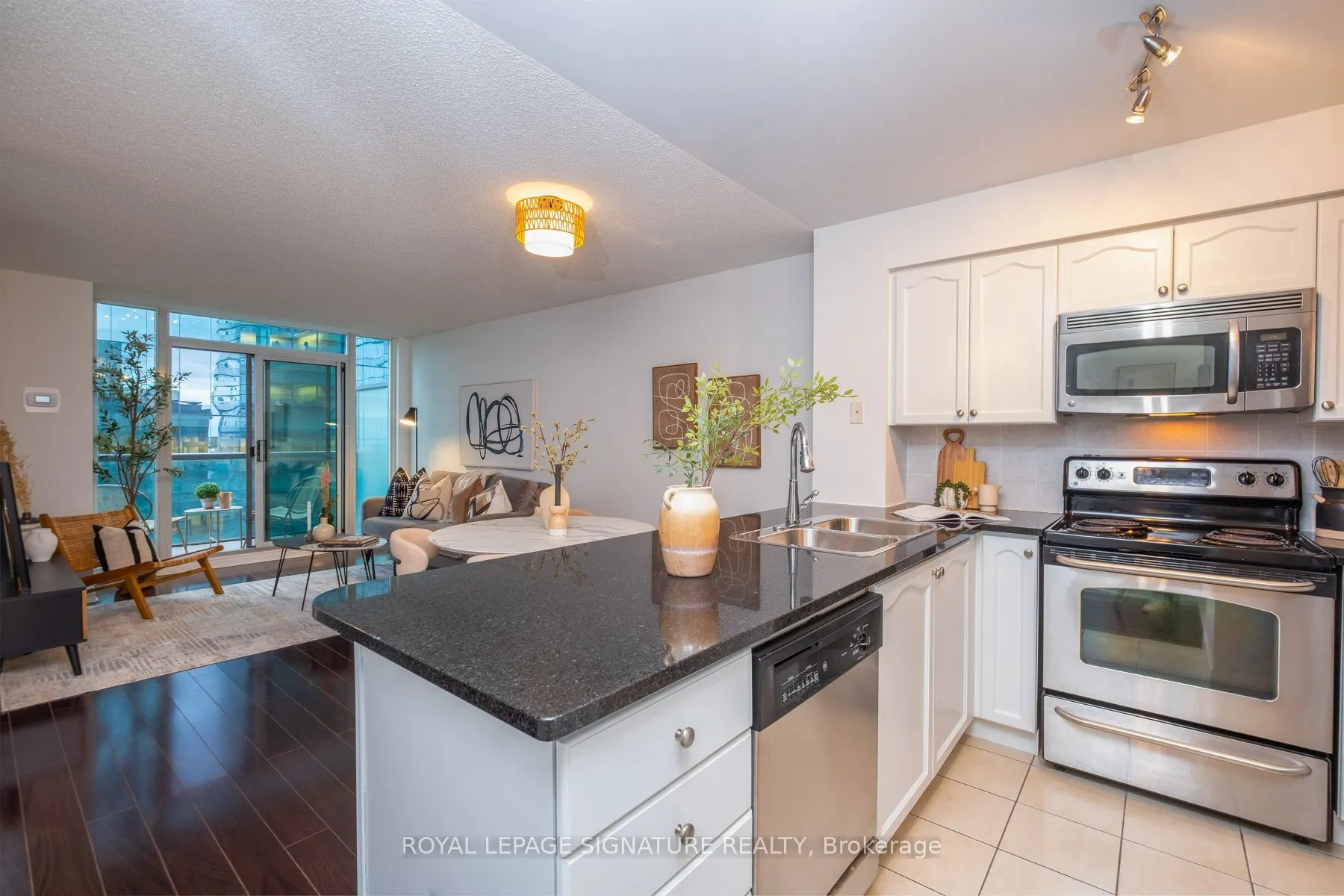 30 Grand Trunk Crescent #PH03