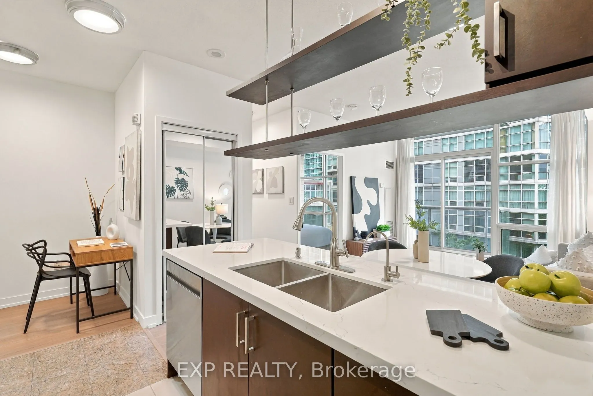 9 Spadina Avenue #301