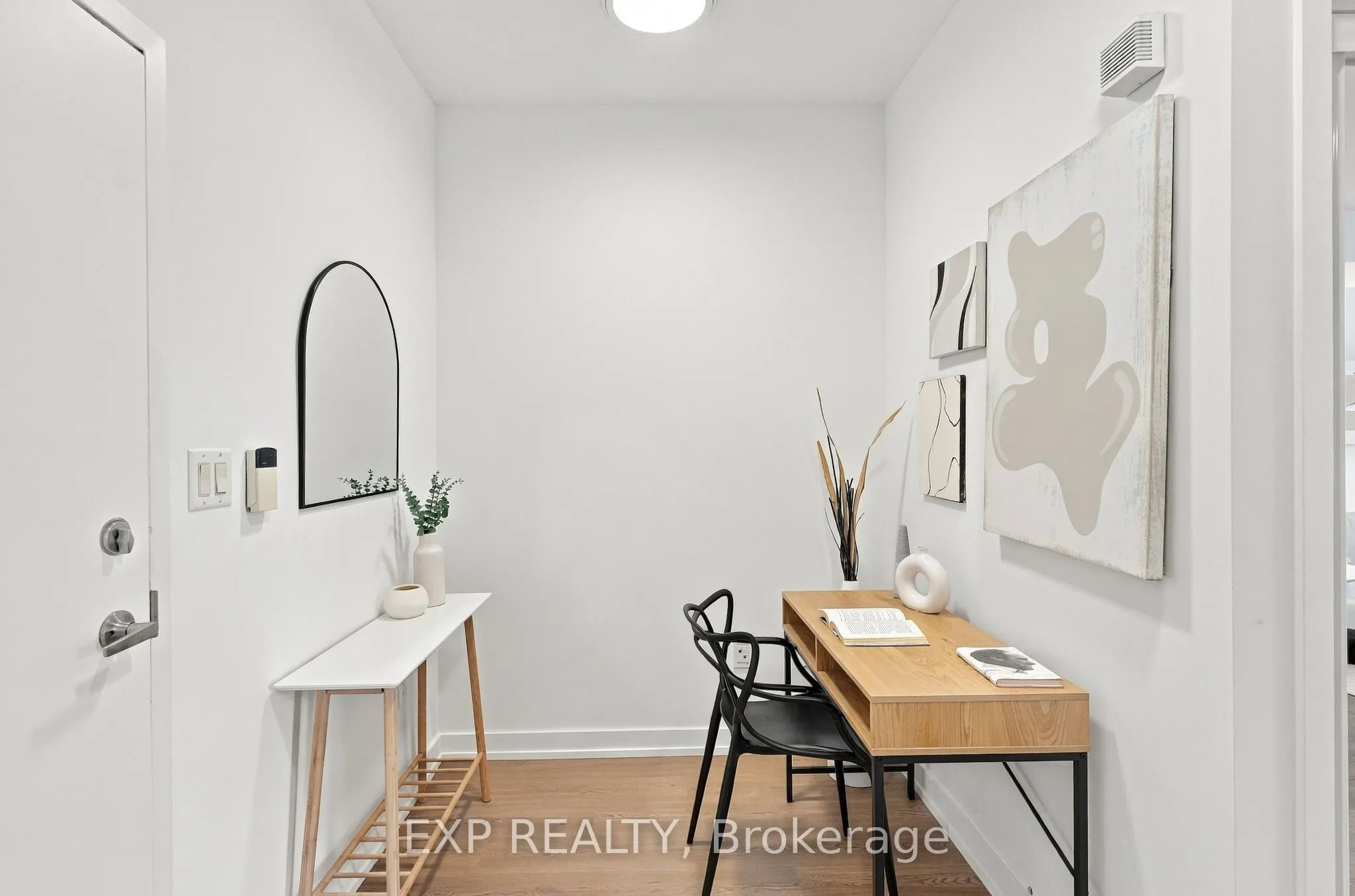 9 Spadina Avenue #301