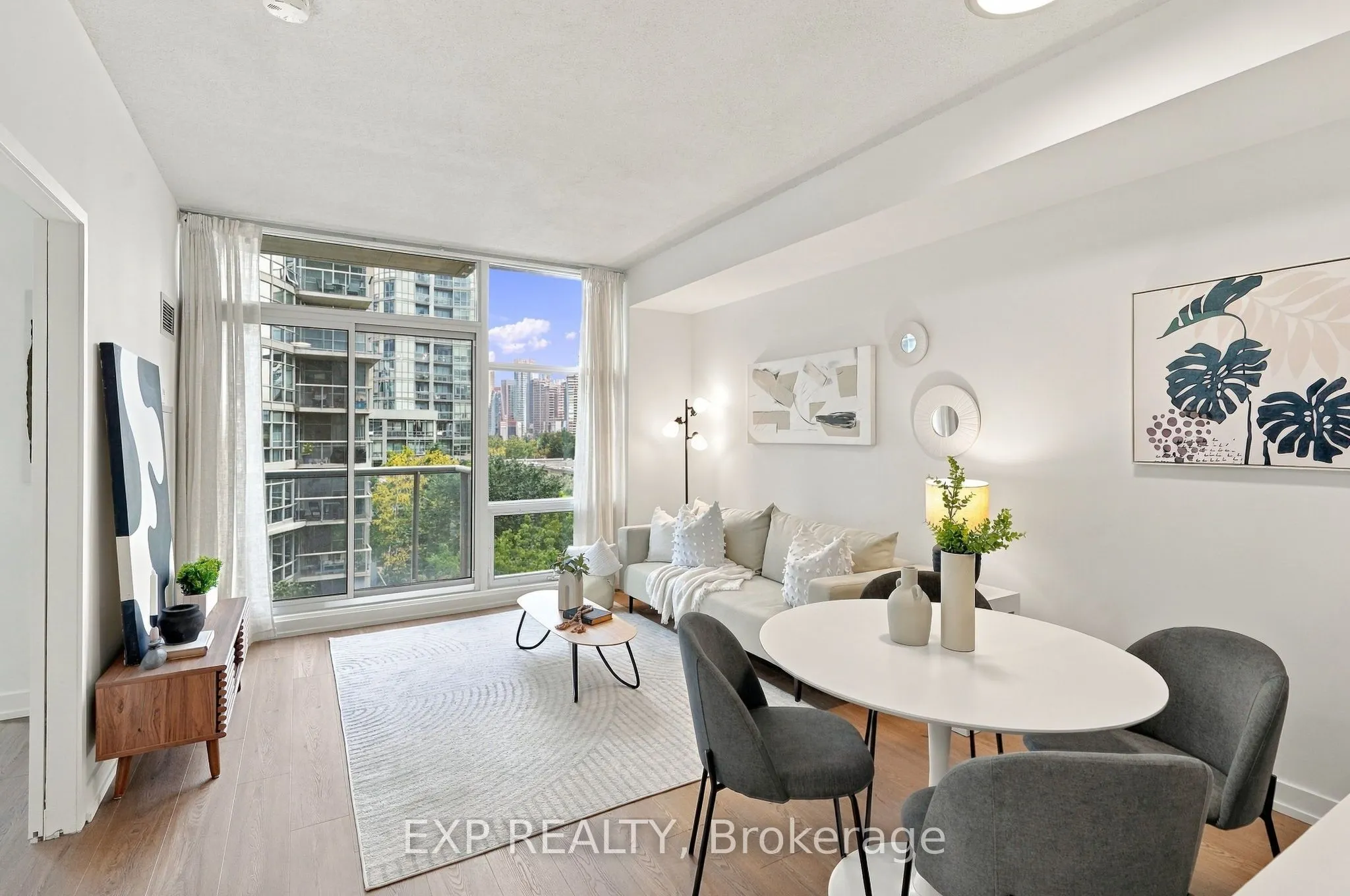 9 Spadina Avenue #301