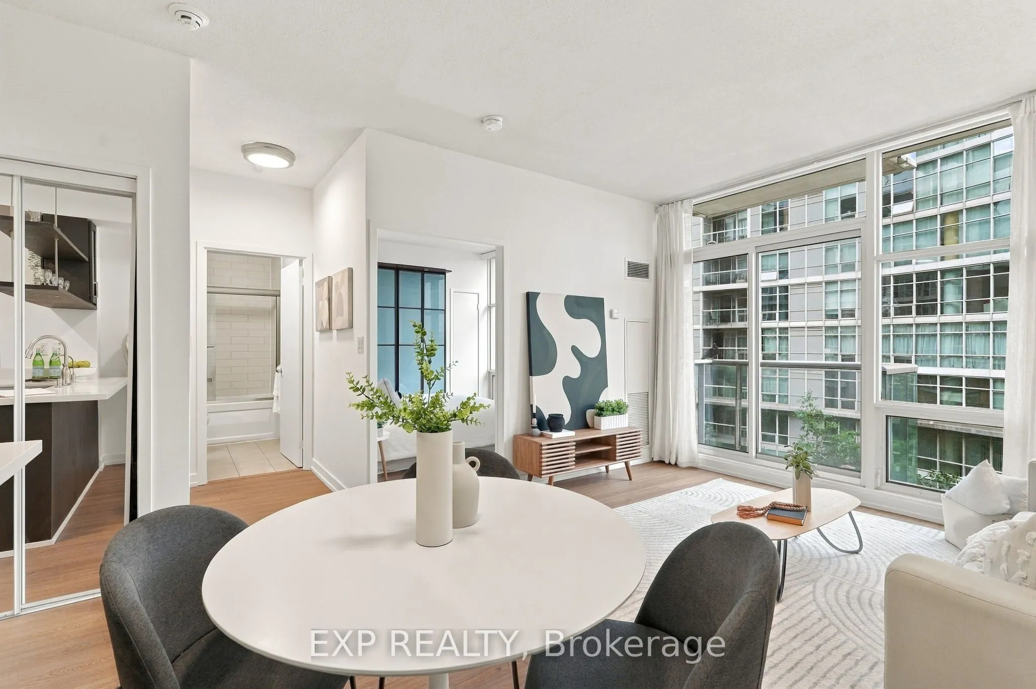 9 Spadina Avenue #301