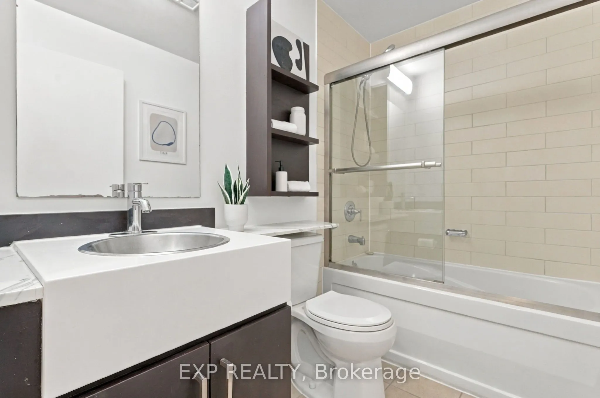 9 Spadina Avenue #301