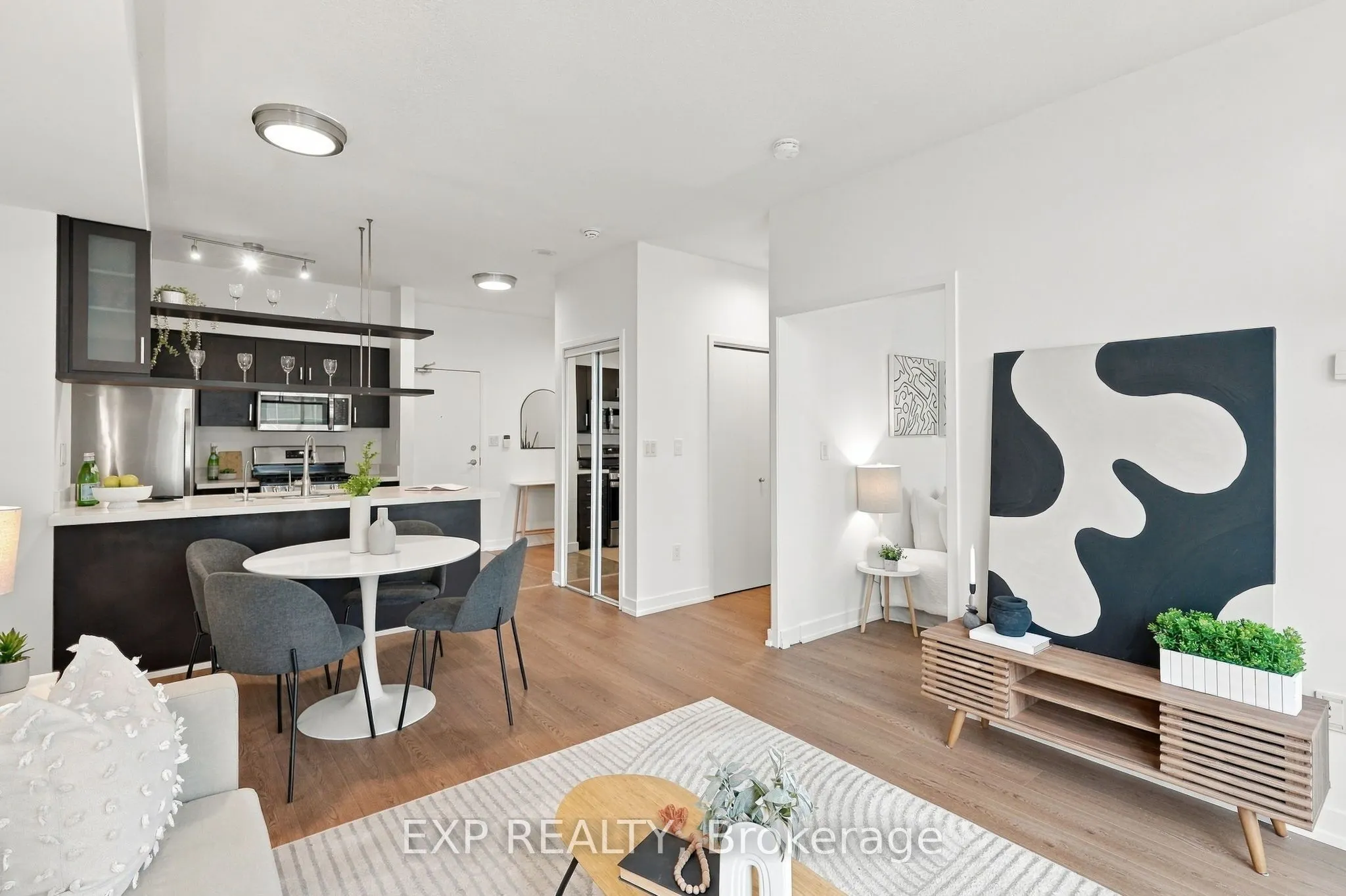 9 Spadina Avenue #301