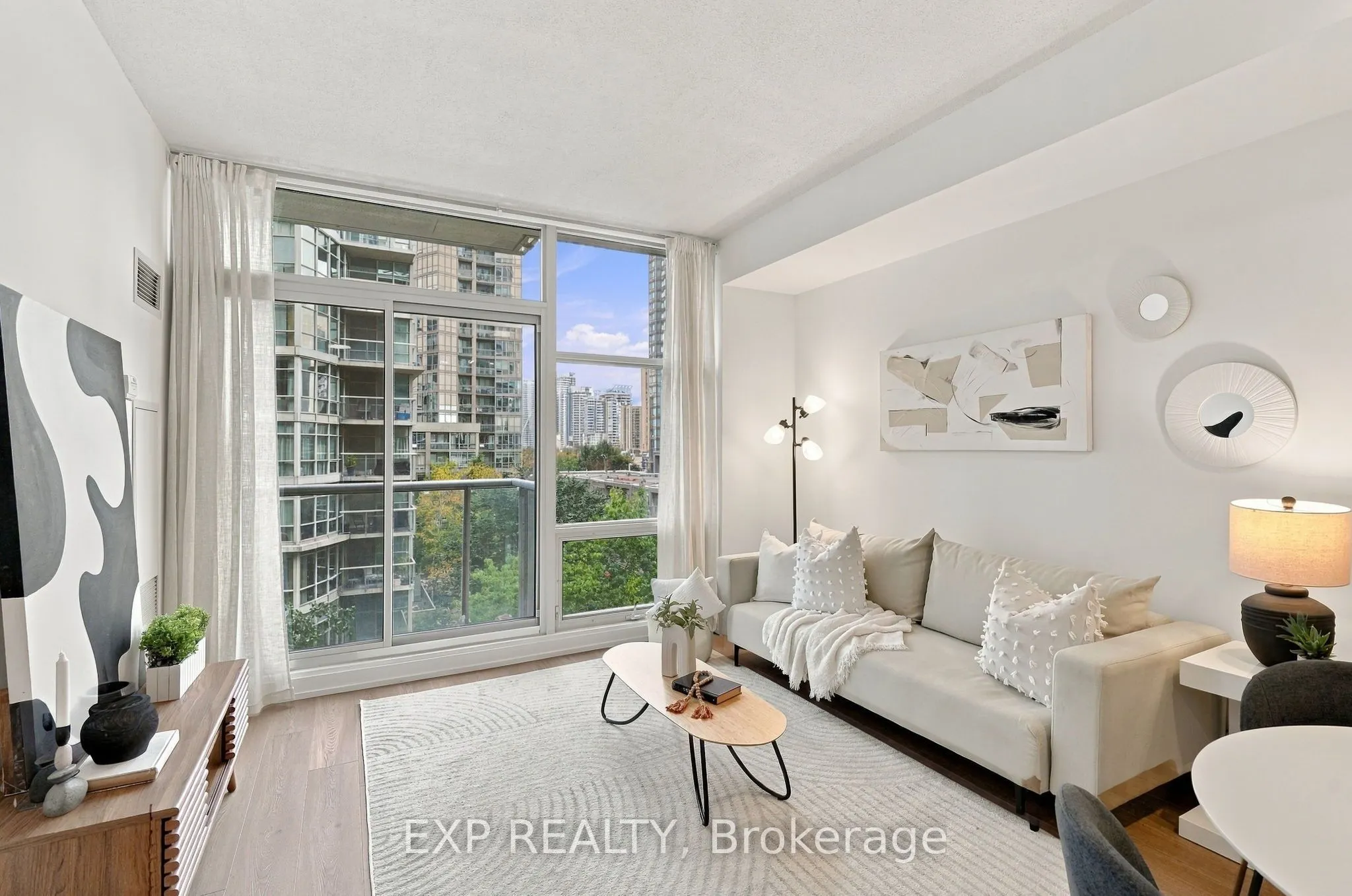 9 Spadina Avenue #301