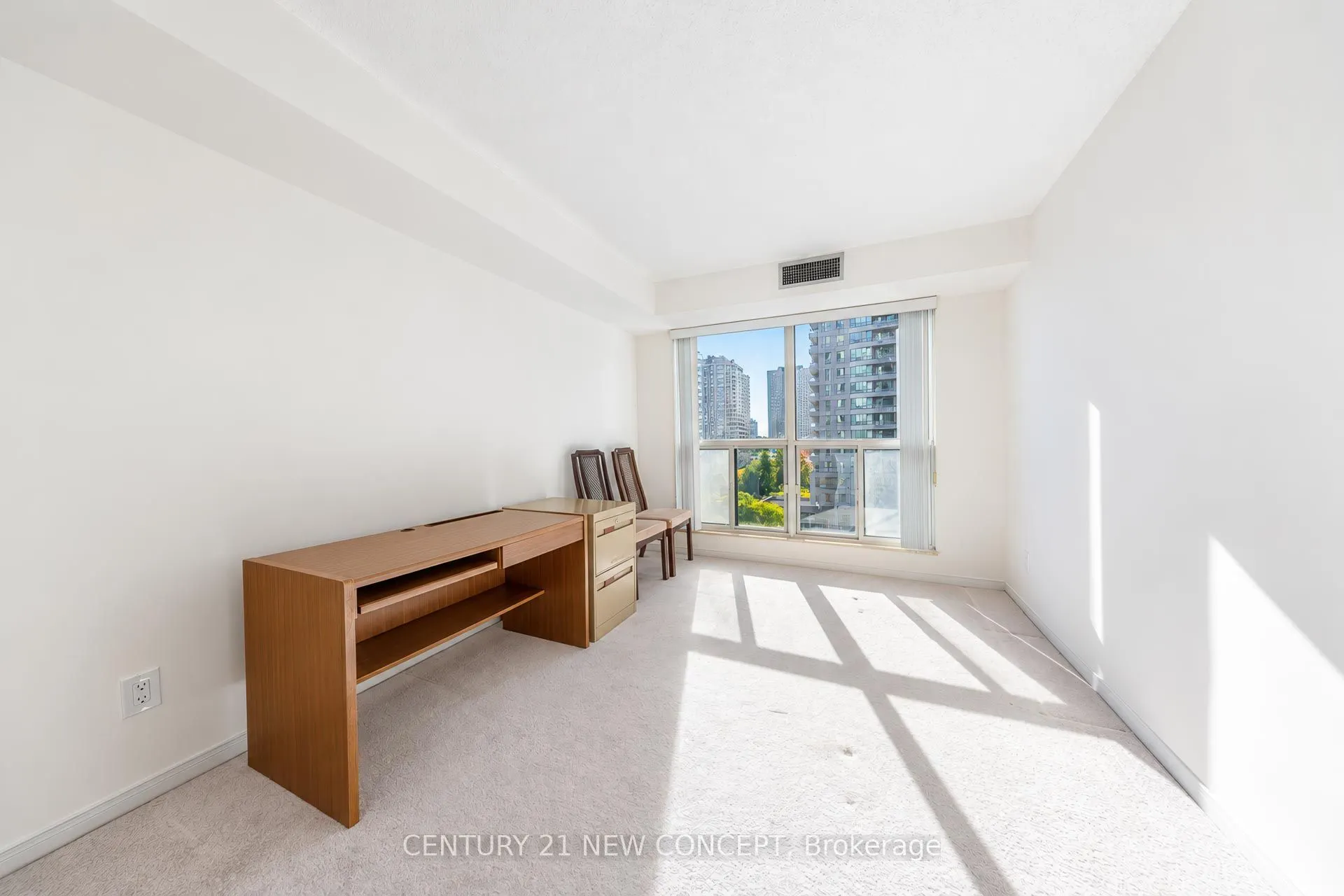 18 Hollywood Avenue #805