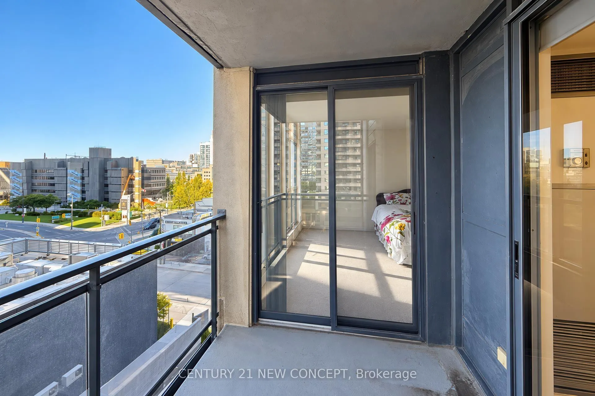 18 Hollywood Avenue #805