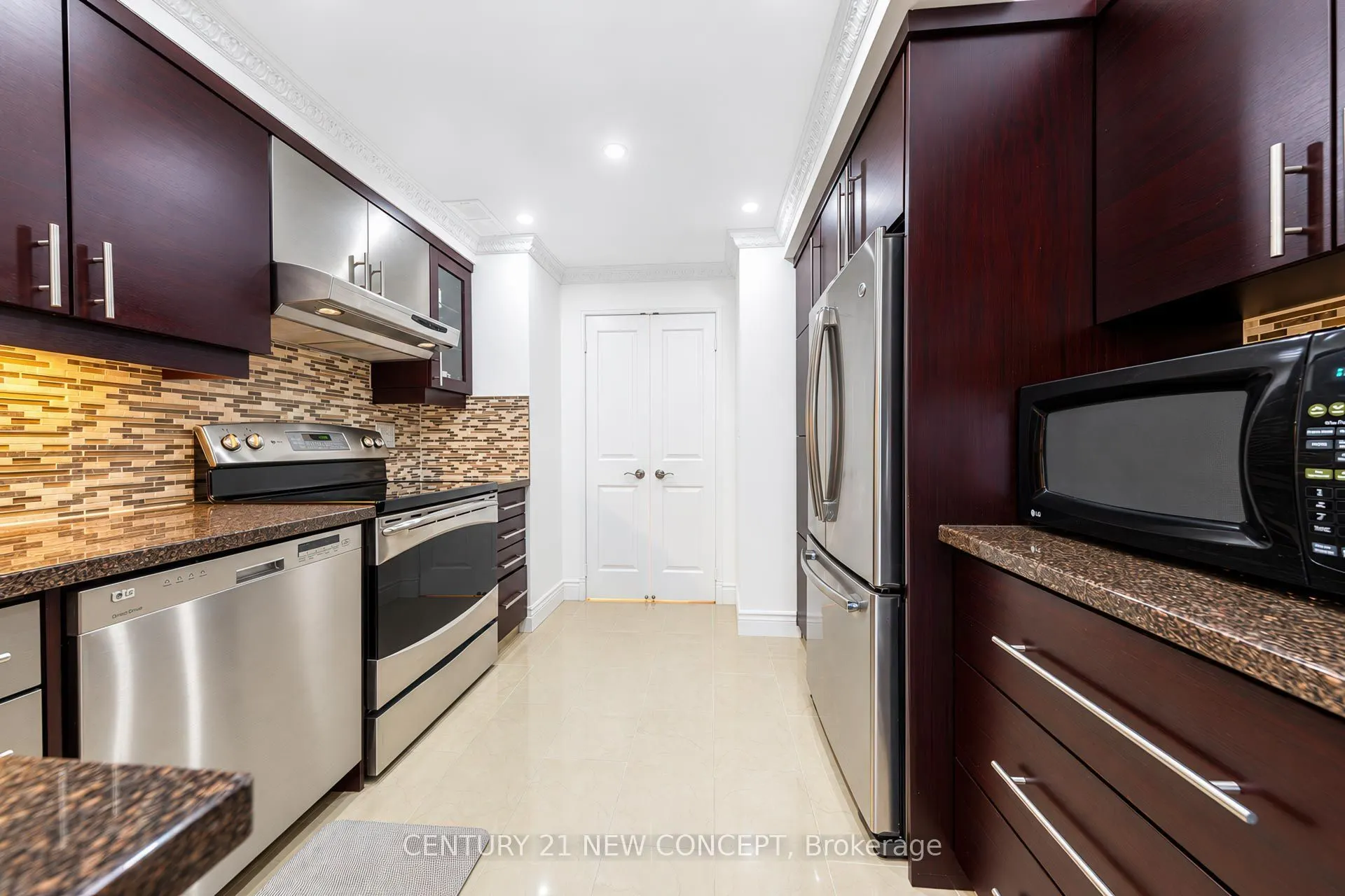 18 Hollywood Avenue #805