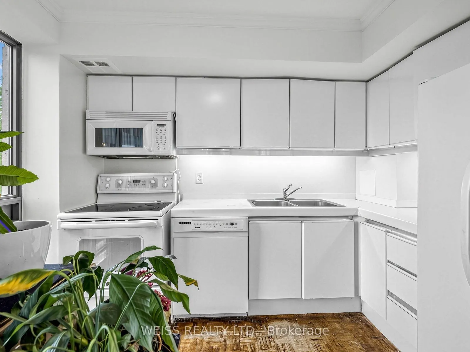 63 St. Clair Avenue W #903