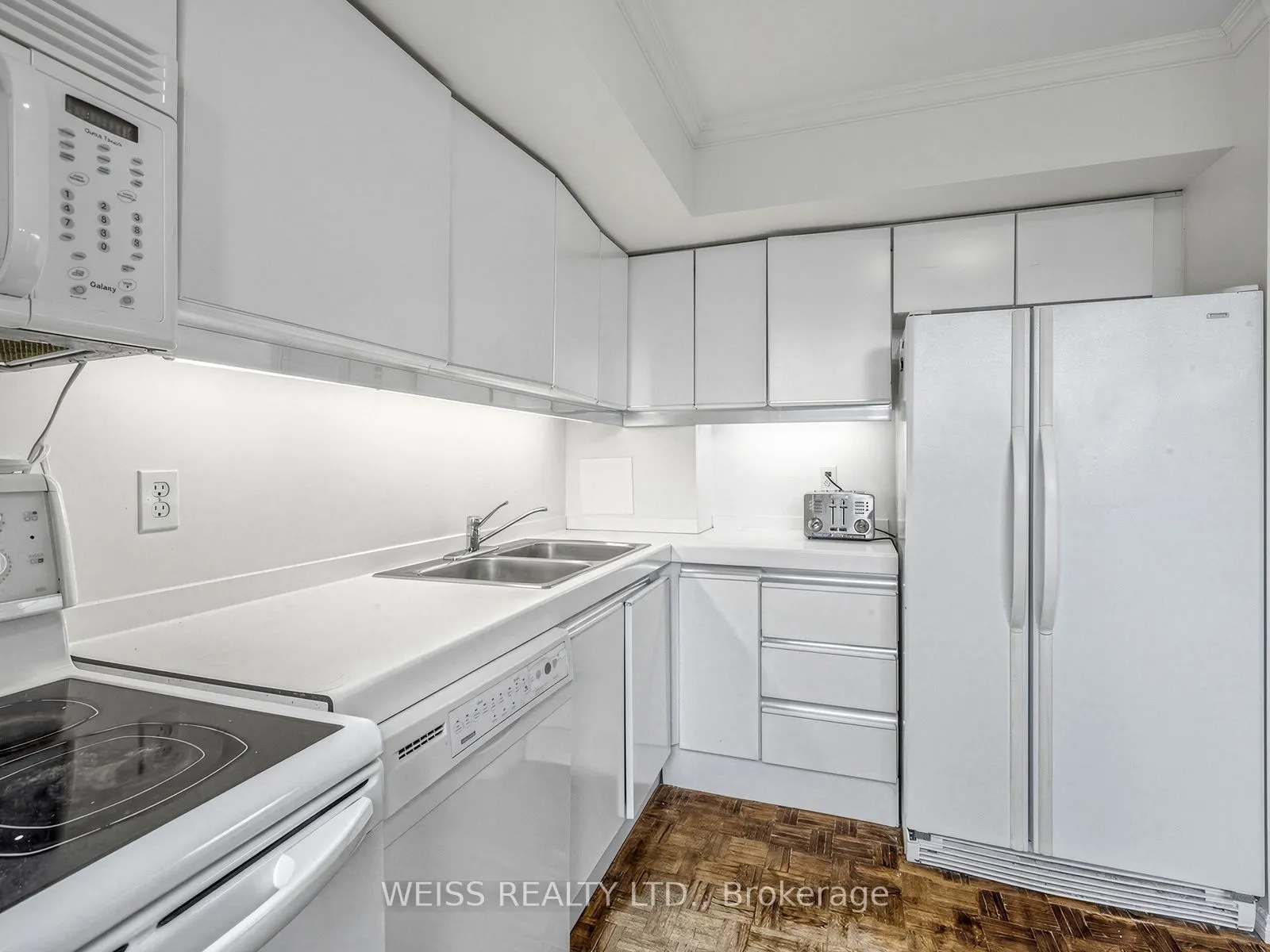 63 St. Clair Avenue W #903