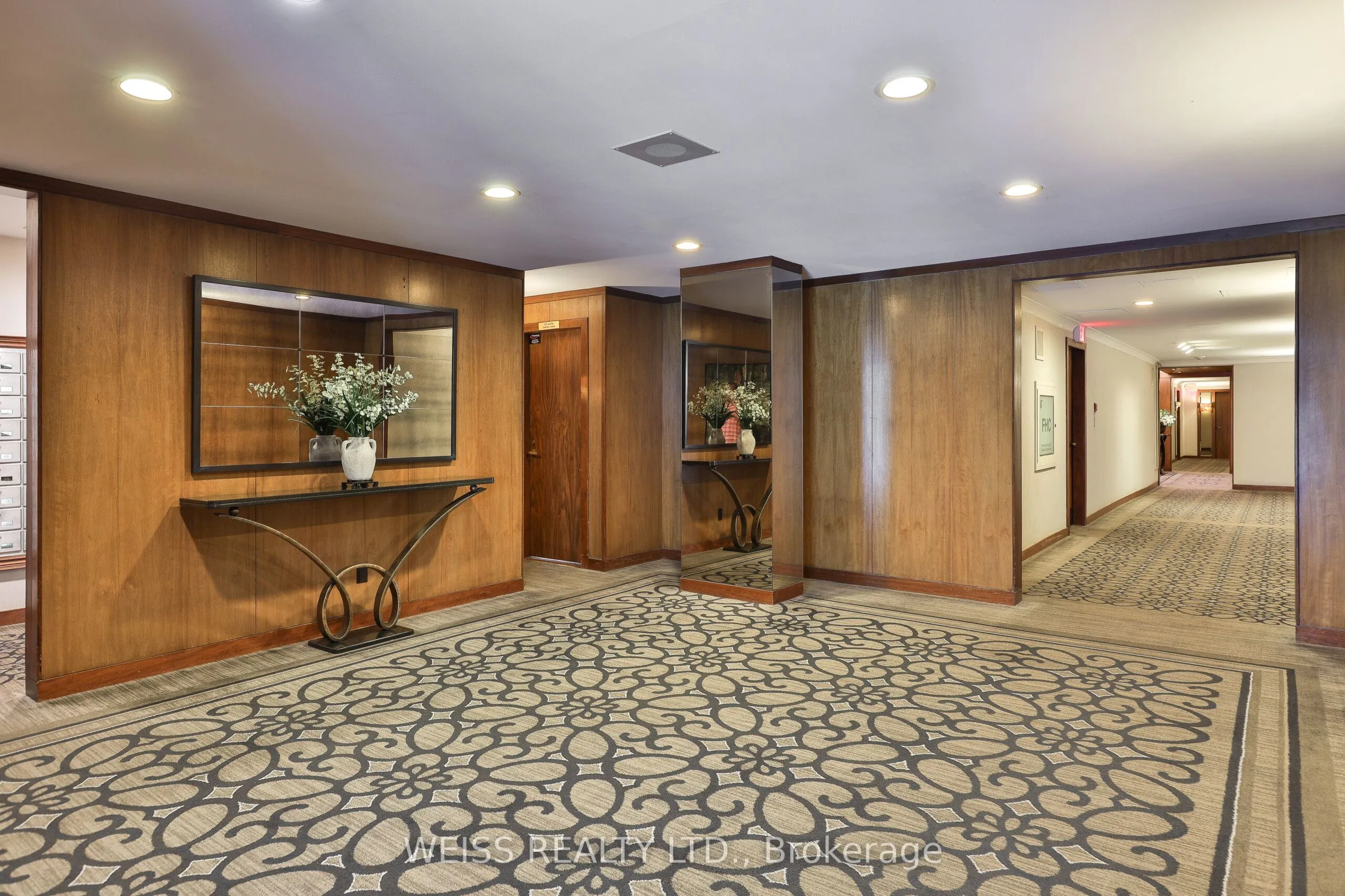 63 St. Clair Avenue W #903