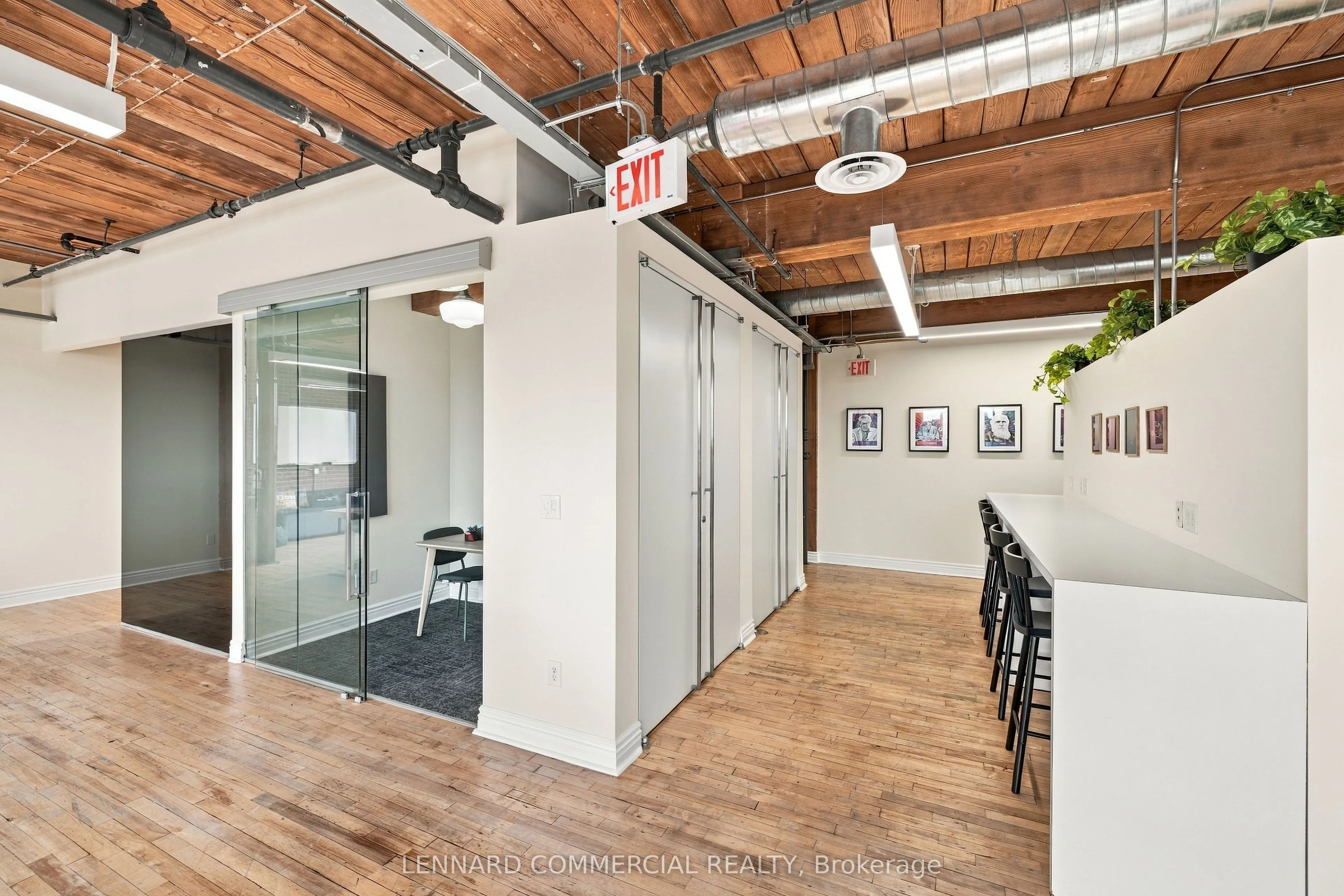 559 College Street #301