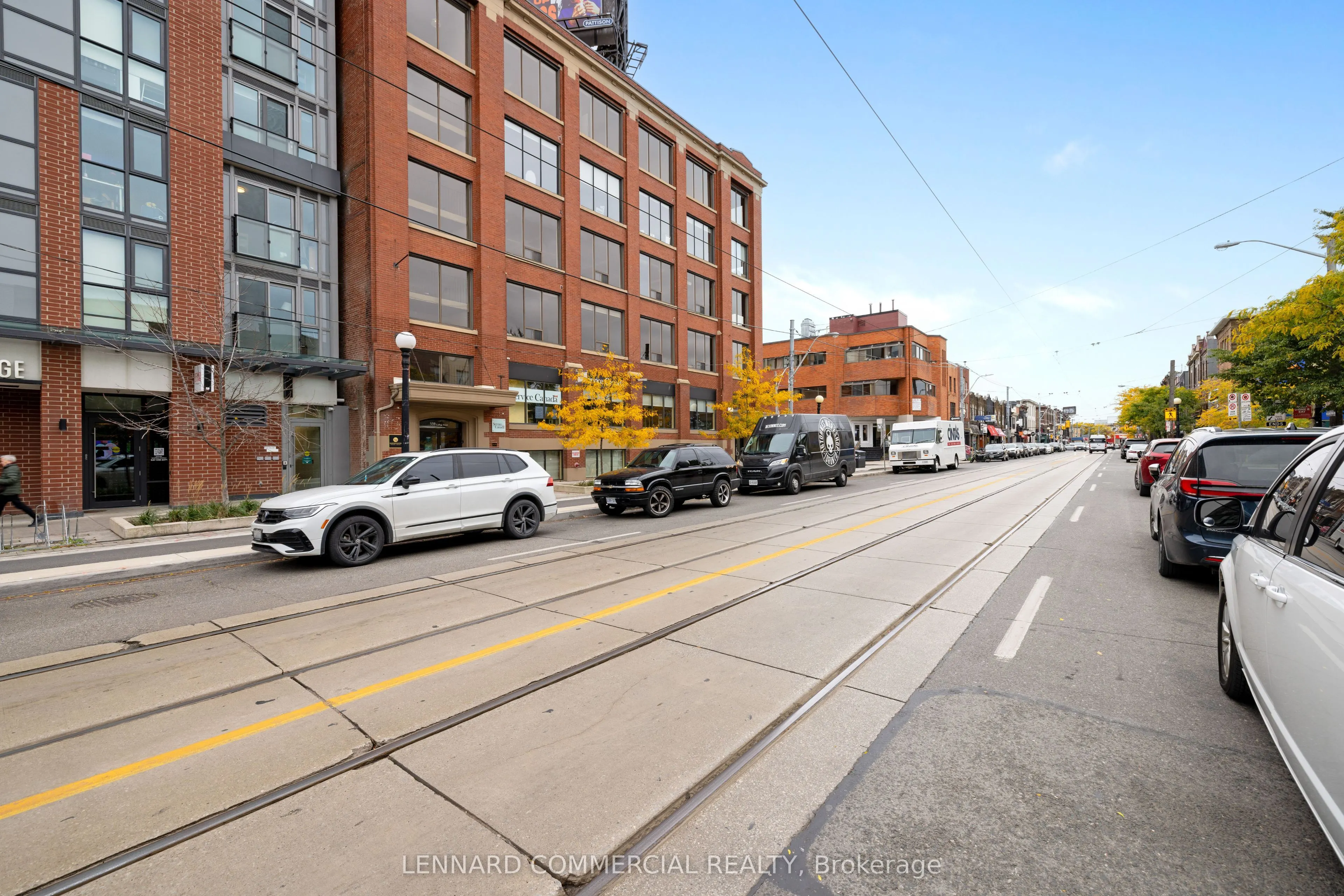 559 College Street #301