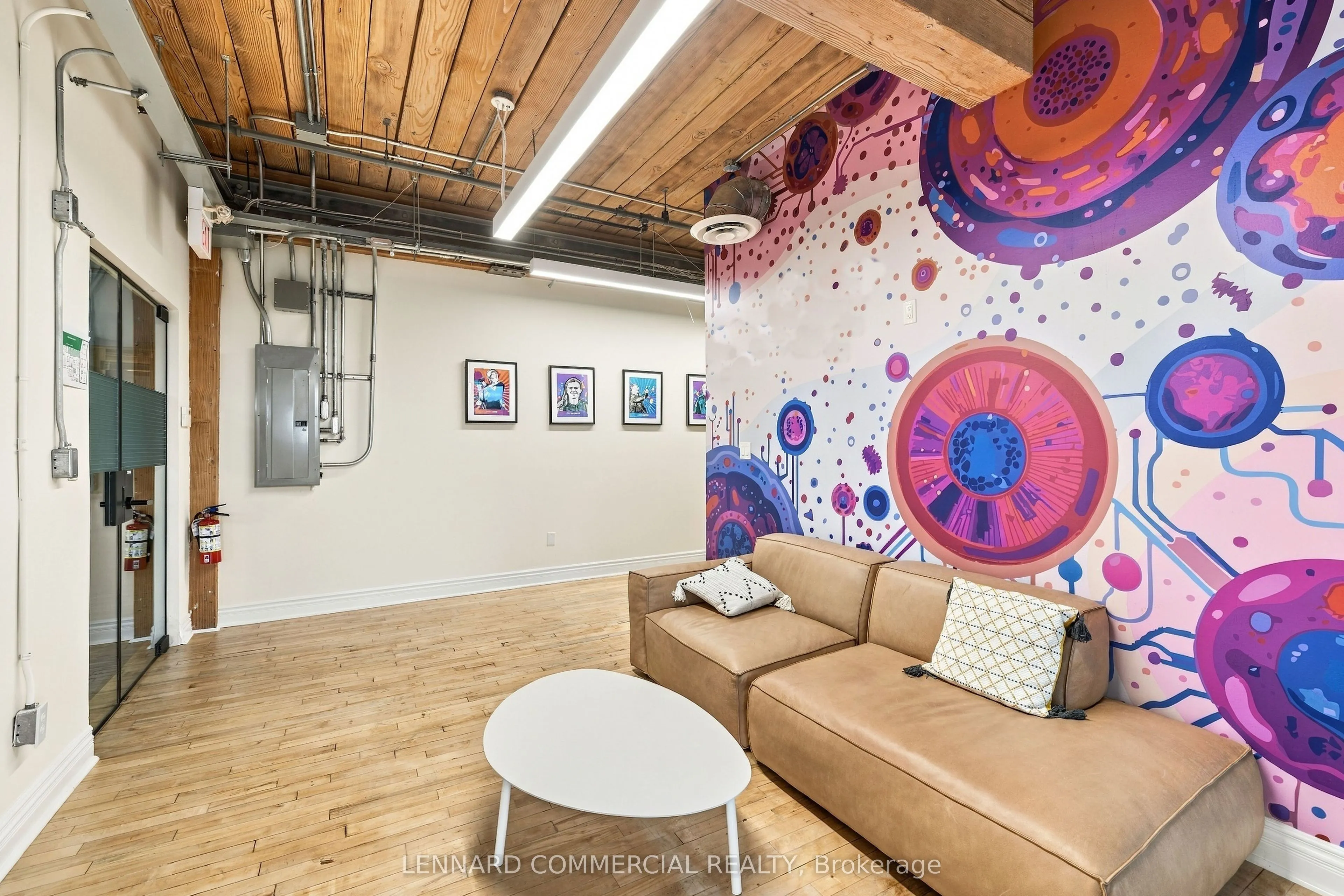 559 College Street #301