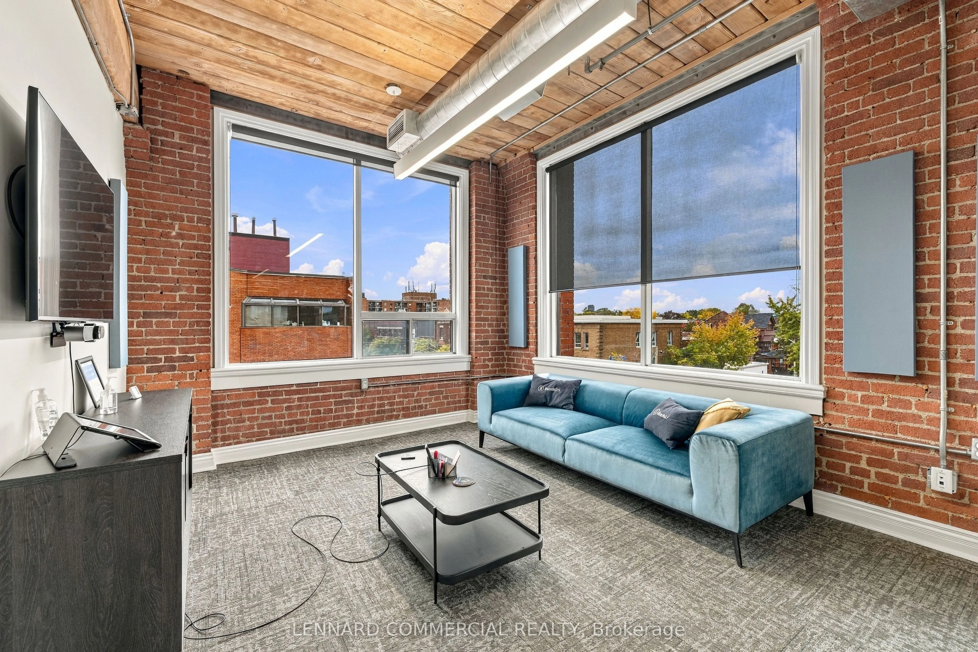 559 College Street #301