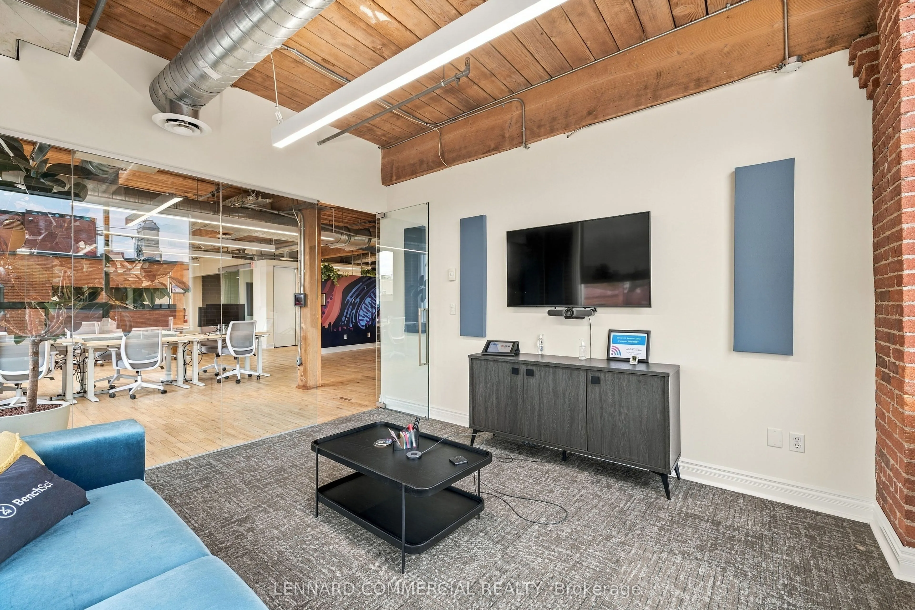 559 College Street #301