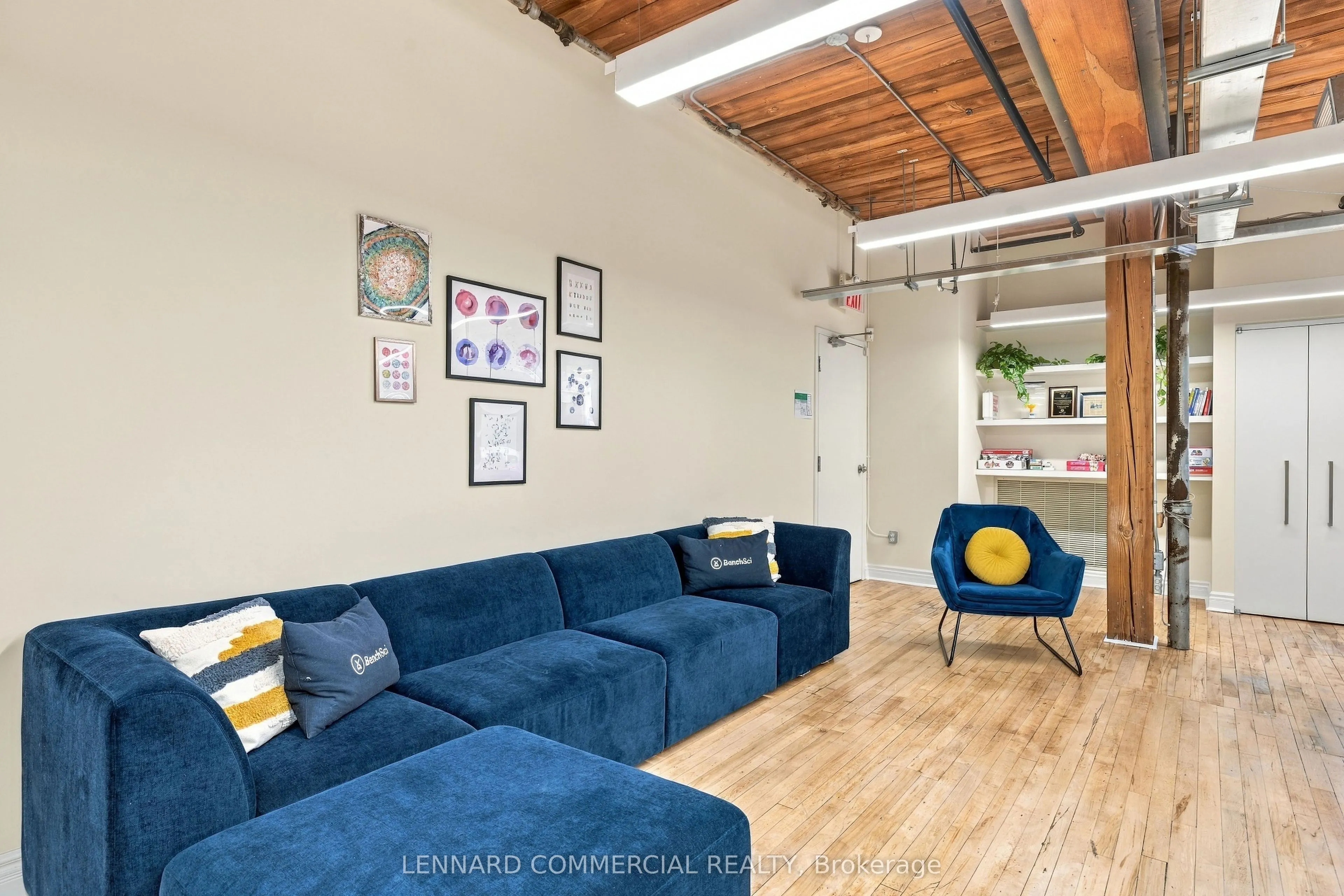 559 College Street #301