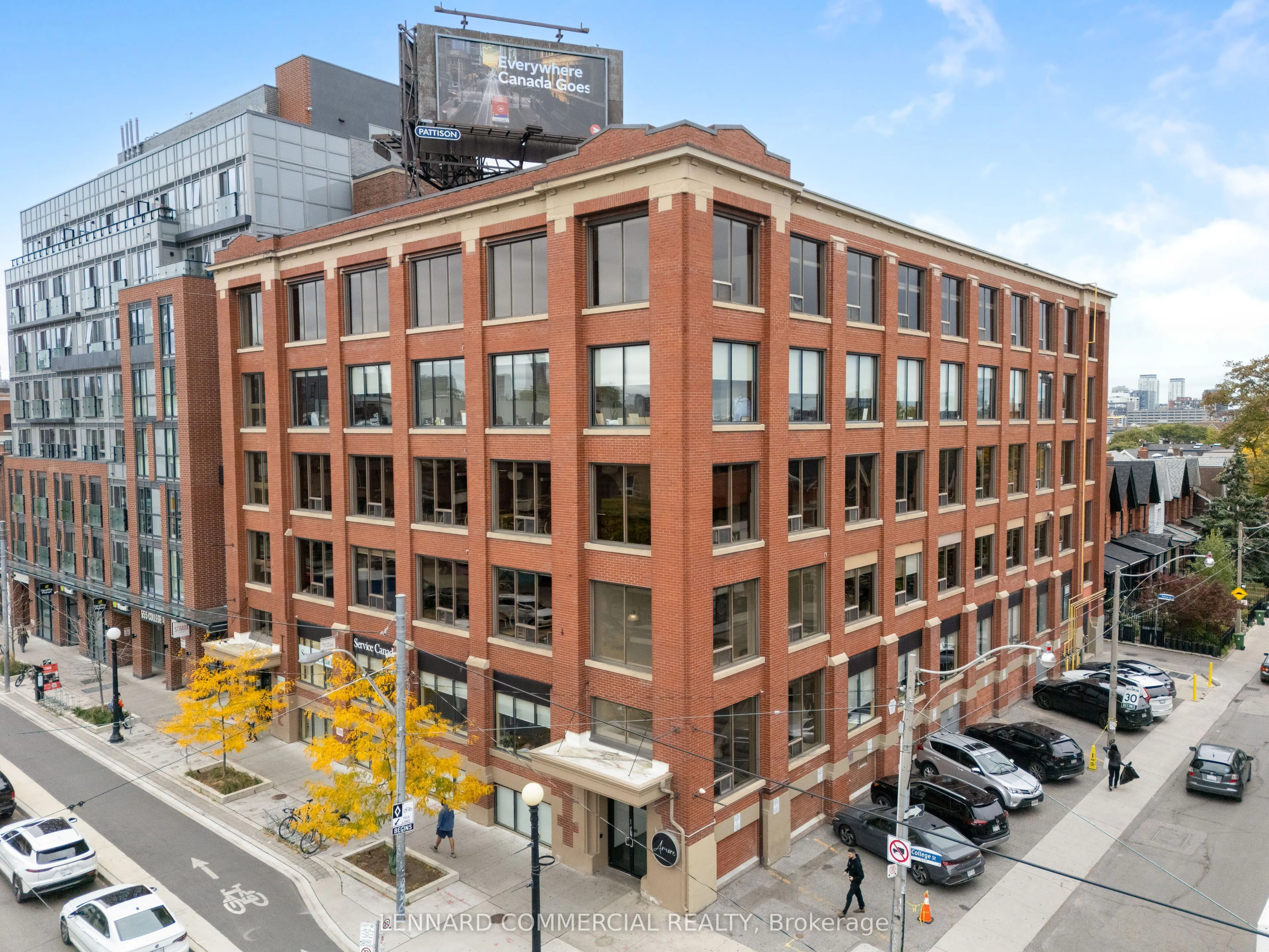 559 College Street #301