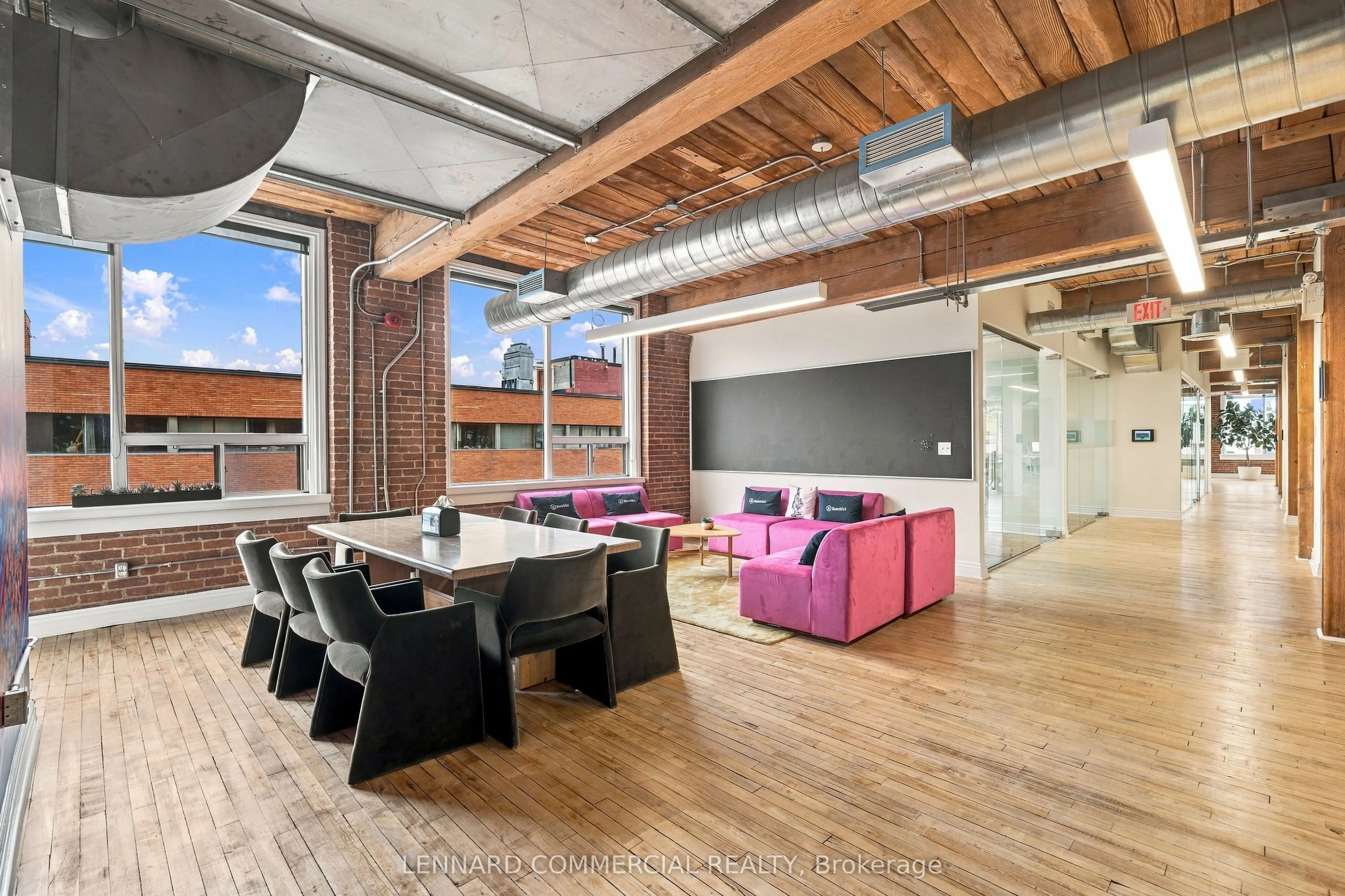 559 College Street #301