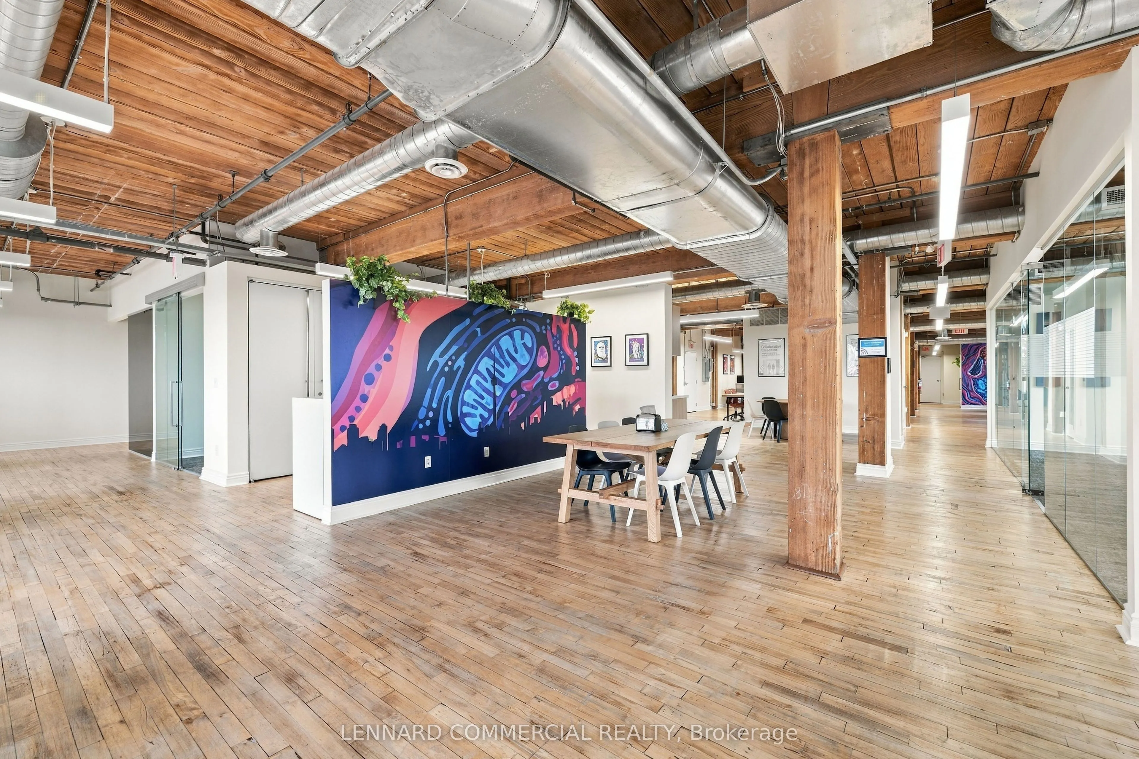 559 College Street #301