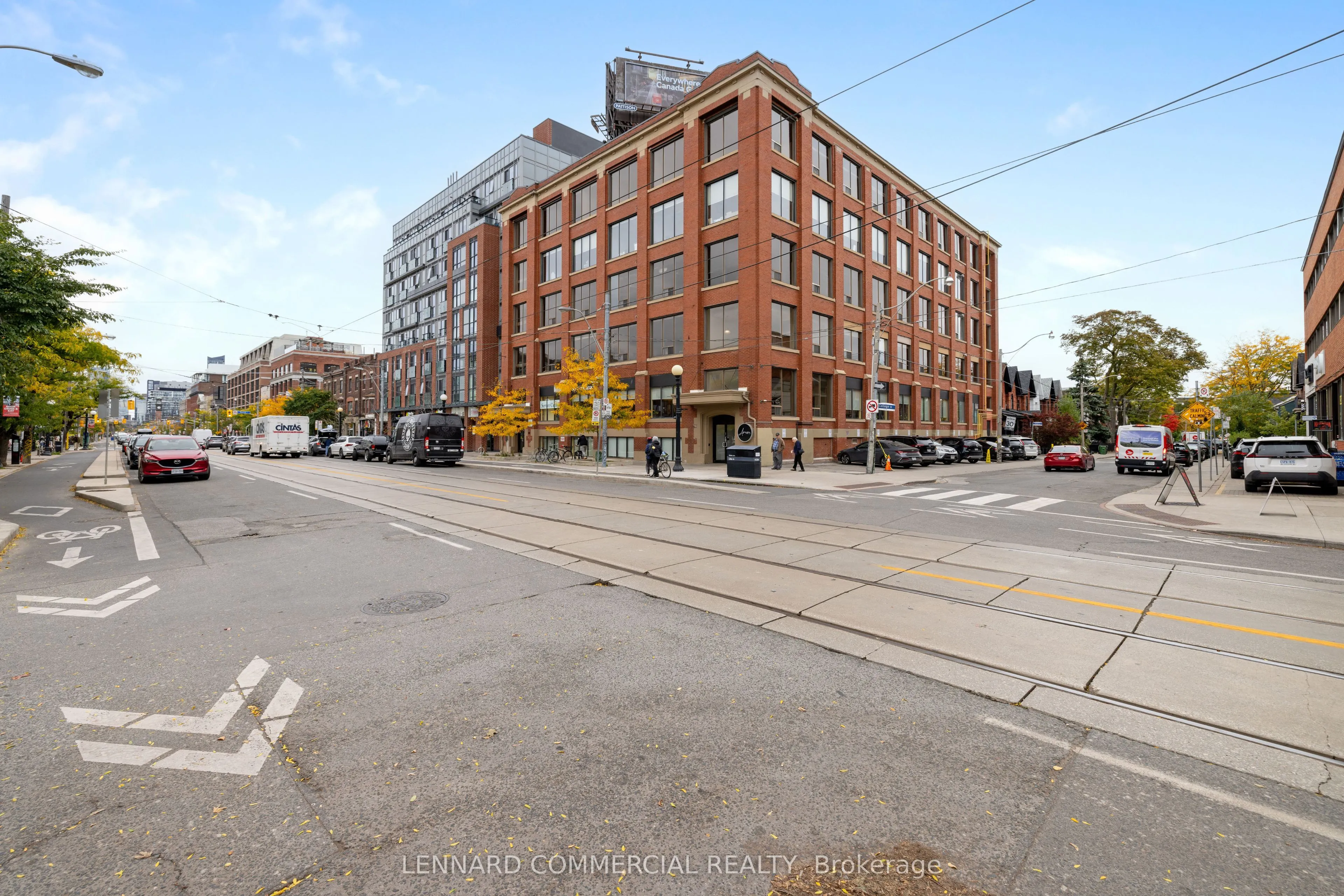 559 College Street #301
