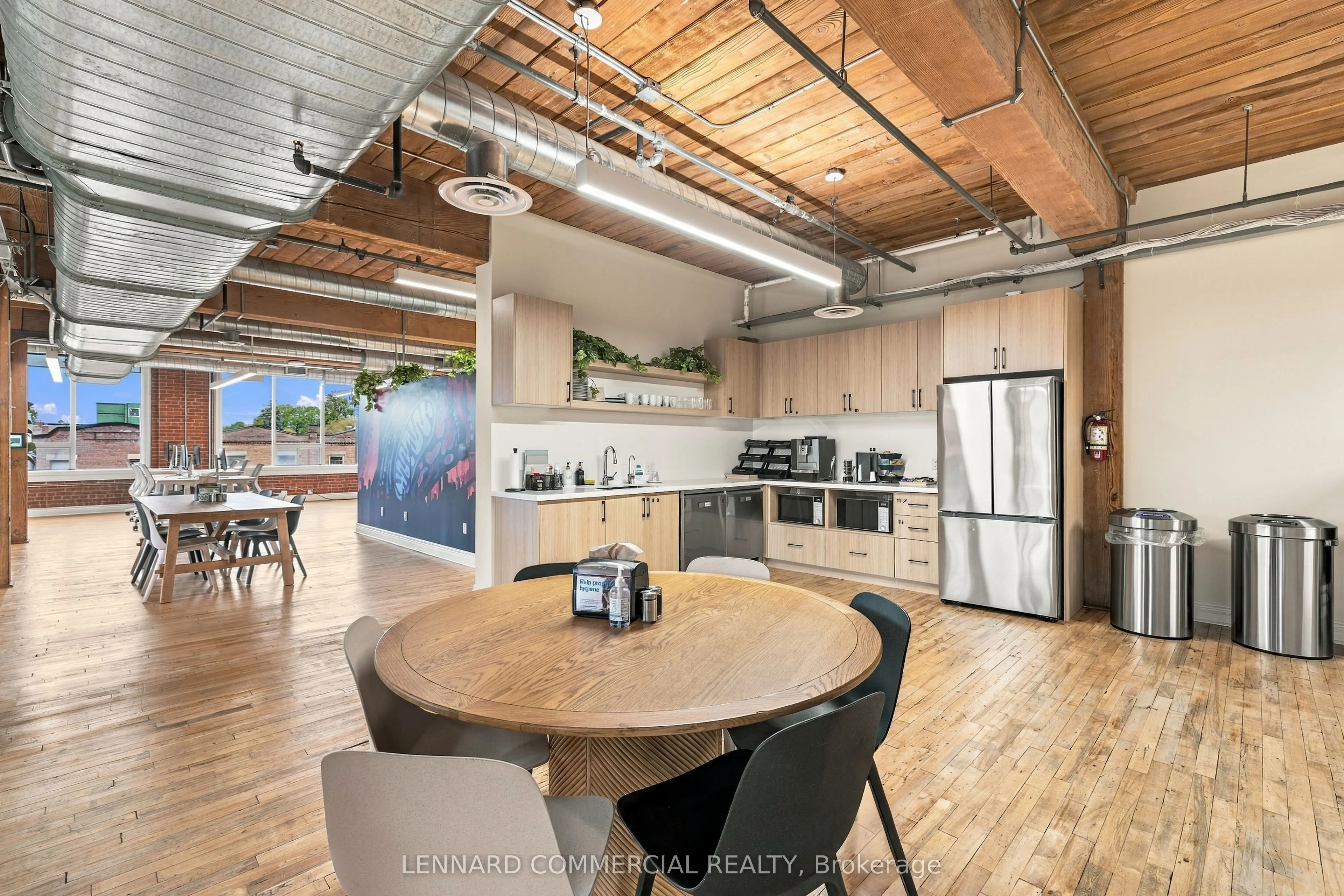 559 College Street #301