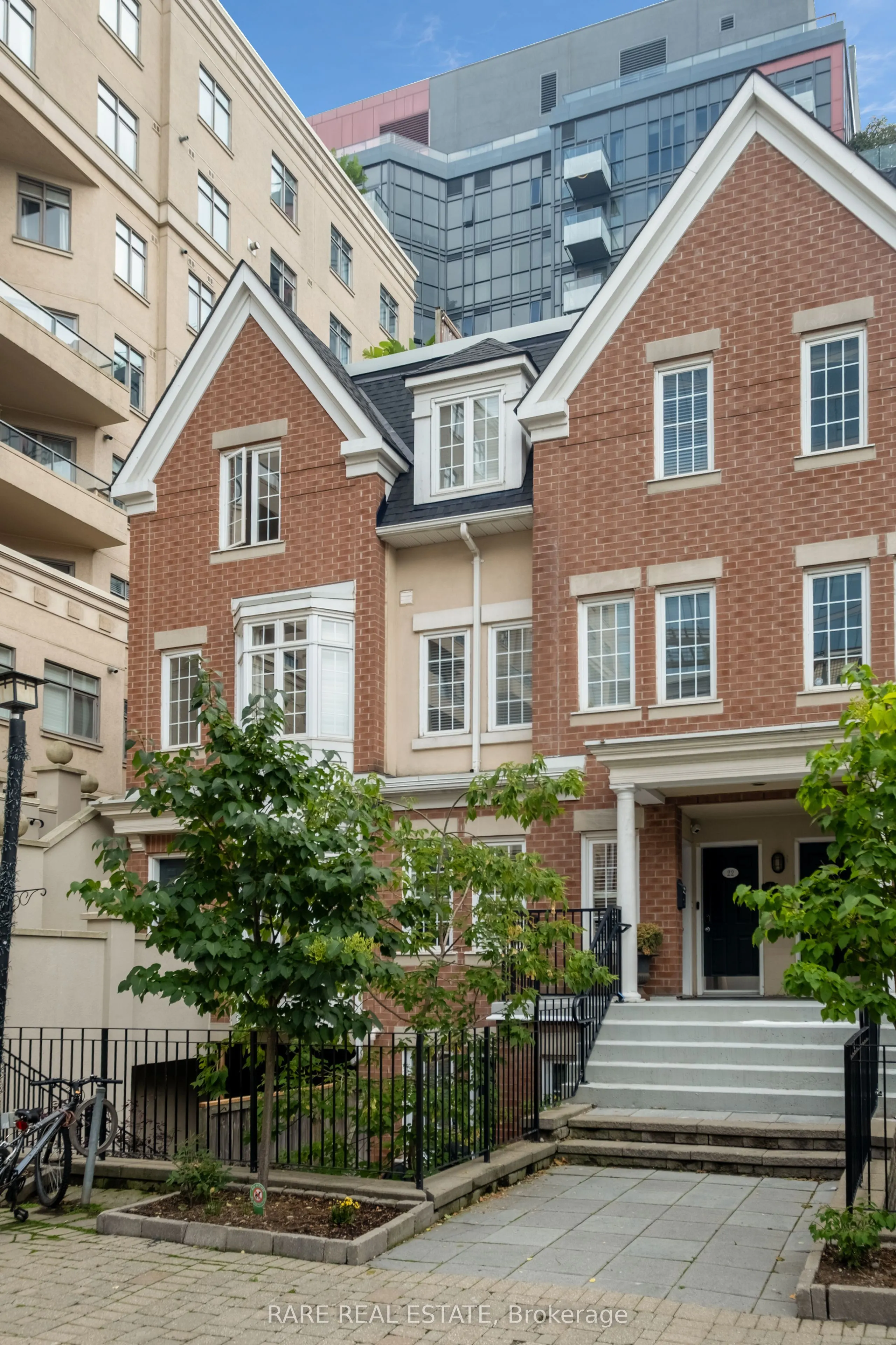 11 Niagara Street #21