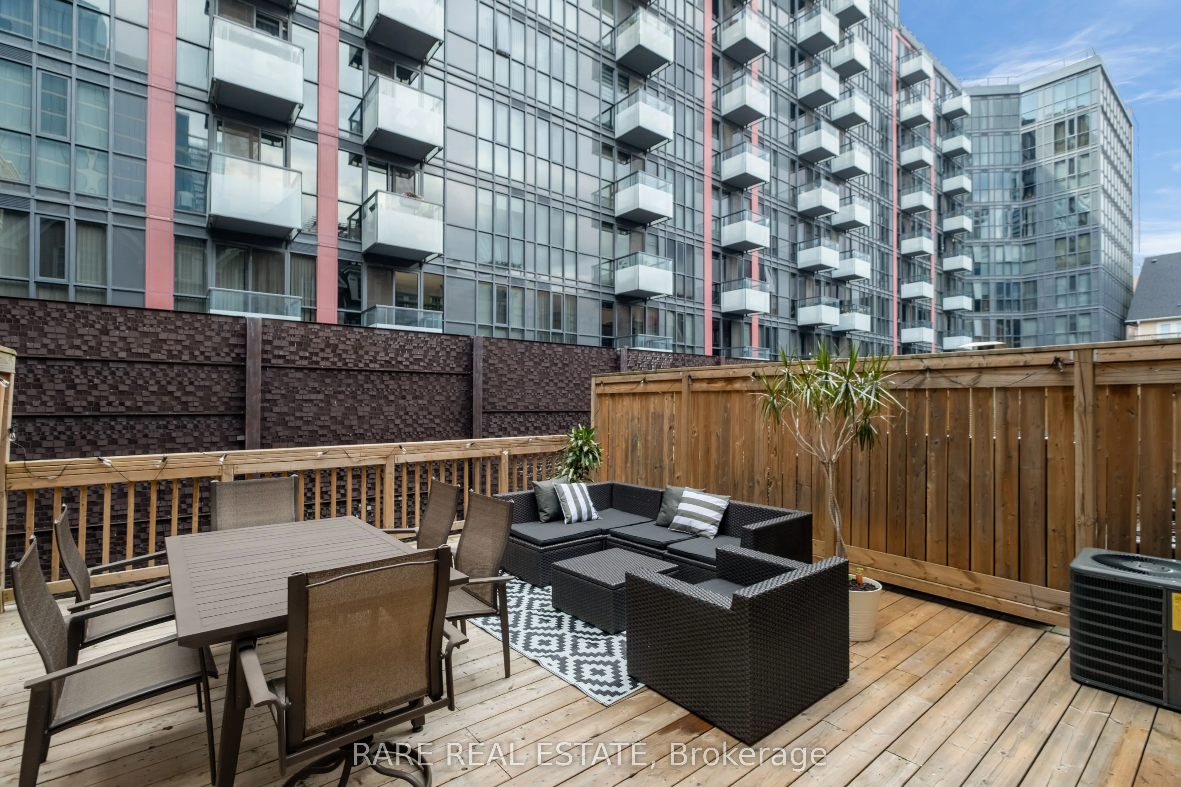 11 Niagara Street #21