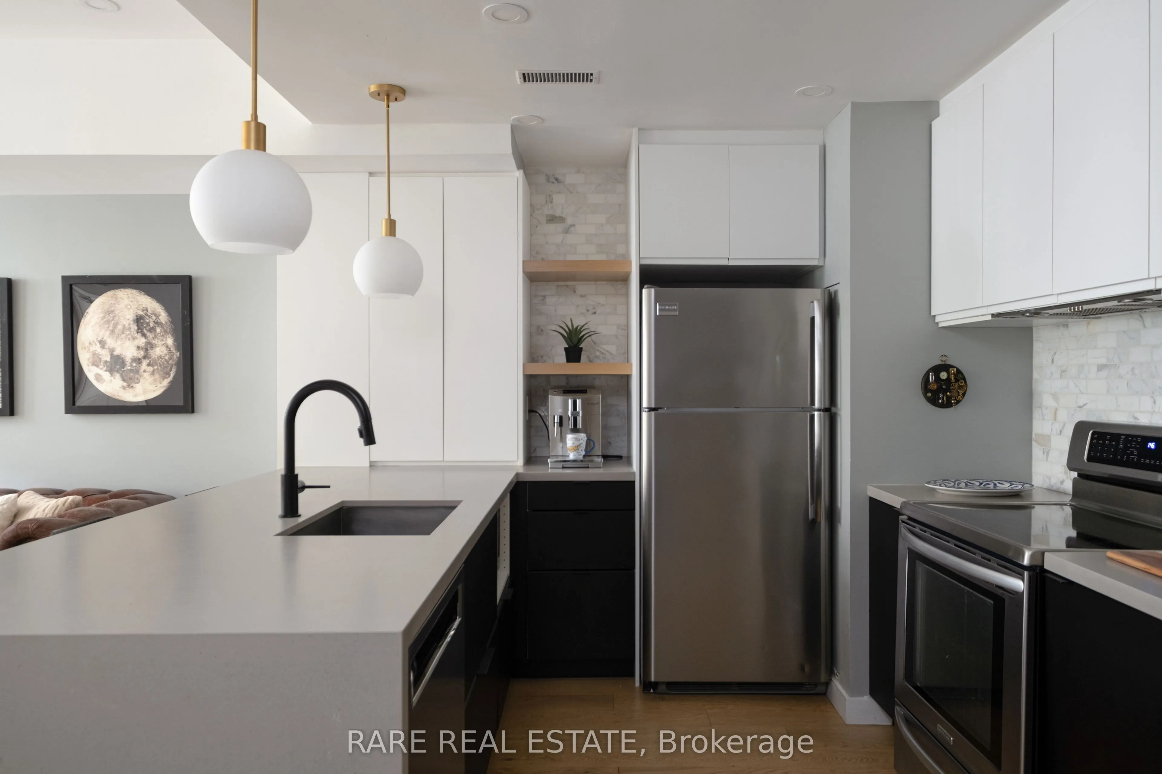 11 Niagara Street #21