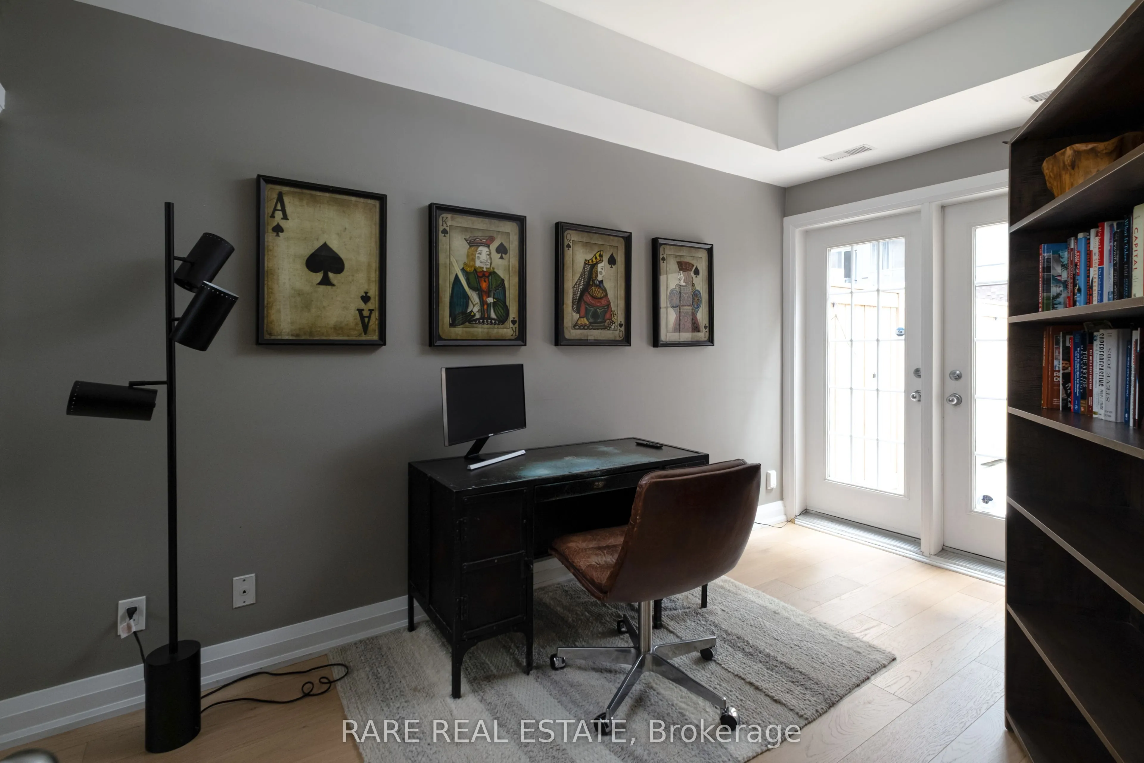 11 Niagara Street #21