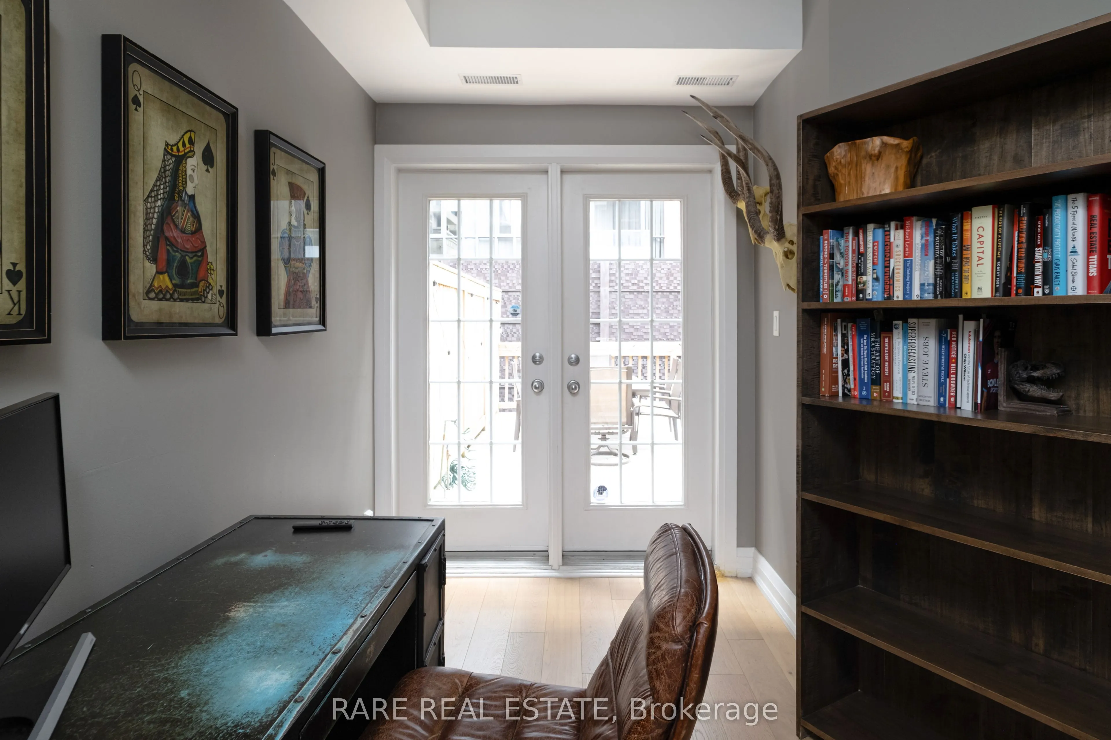 11 Niagara Street #21