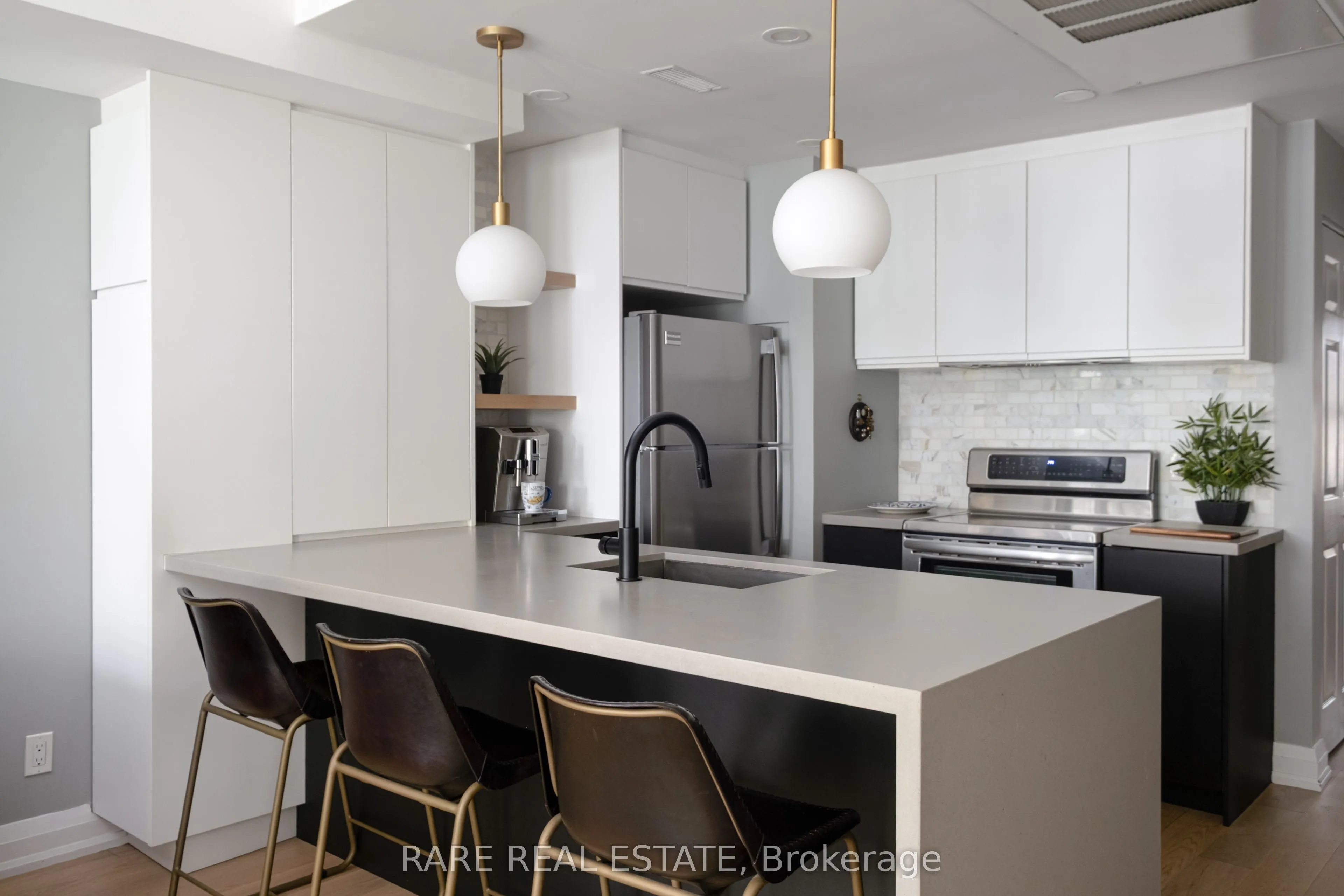 11 Niagara Street #21