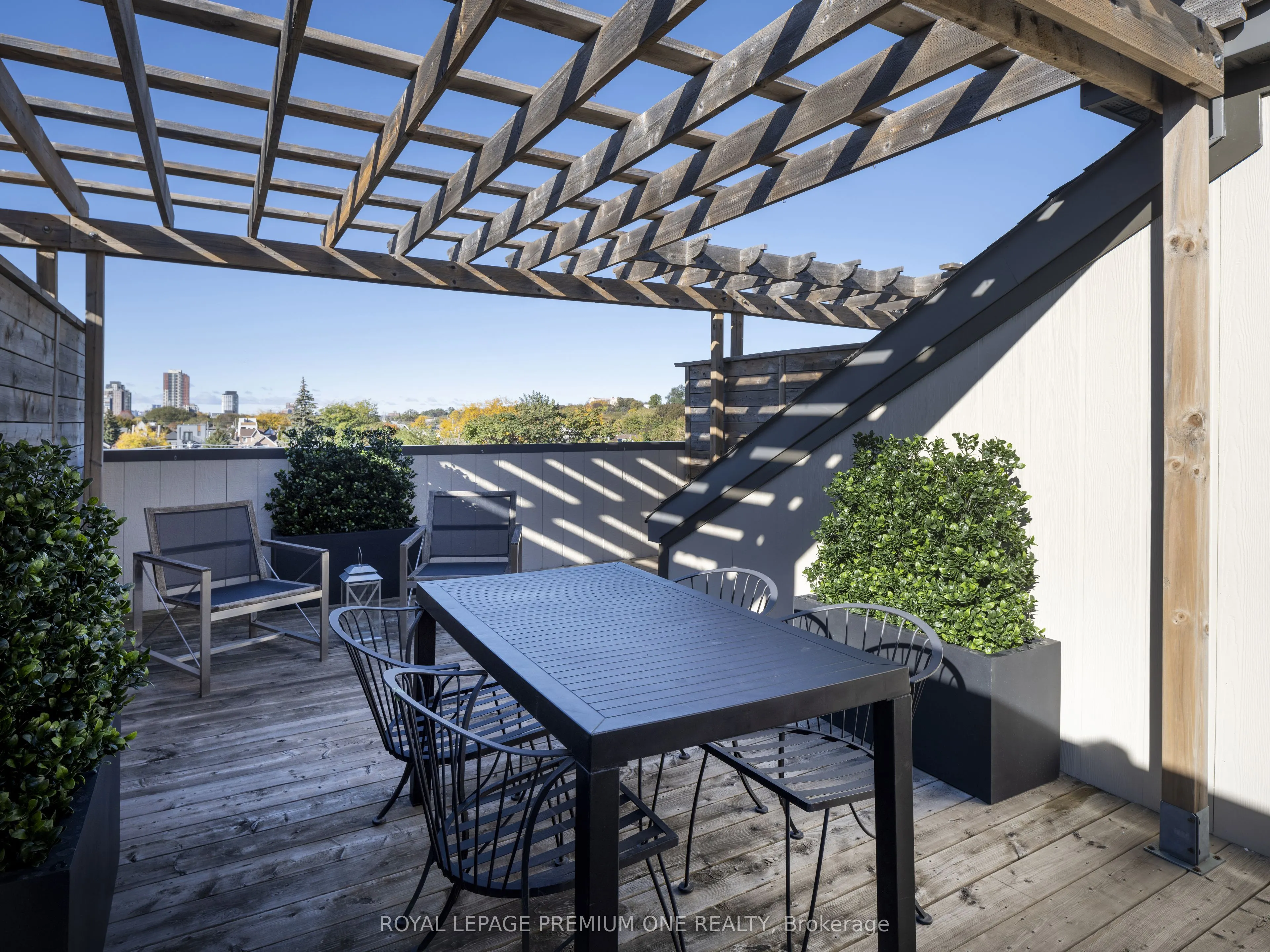 1145 Ossington Avenue N #4