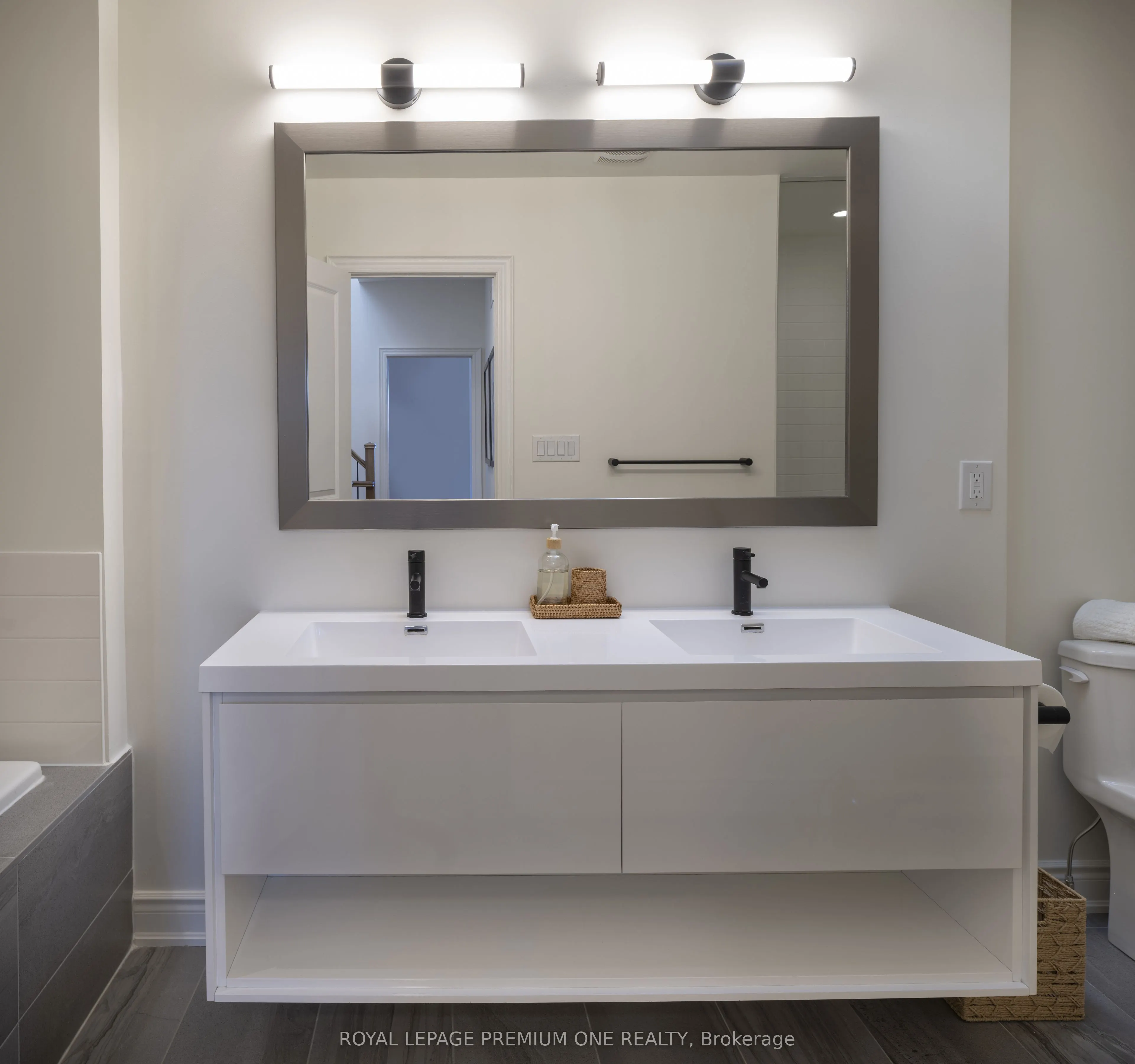 1145 Ossington Avenue N #4