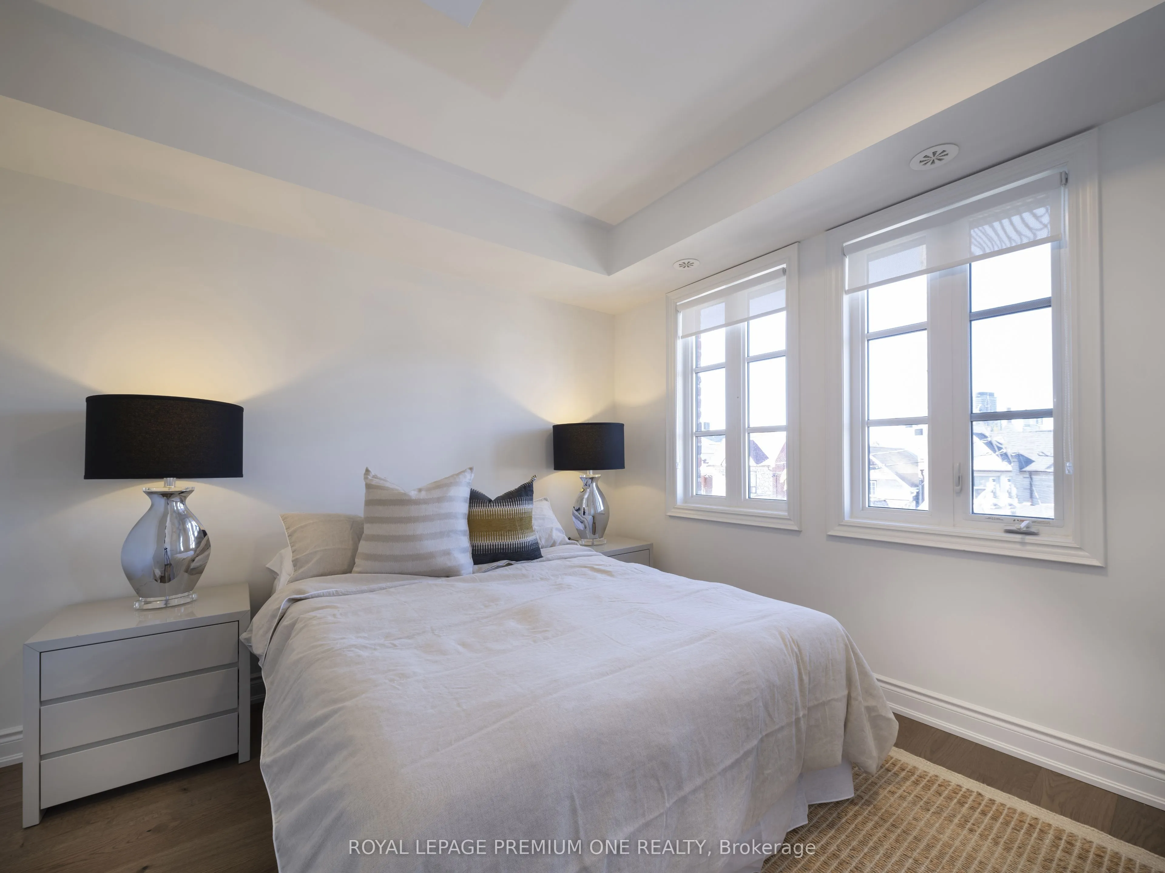 1145 Ossington Avenue N #4