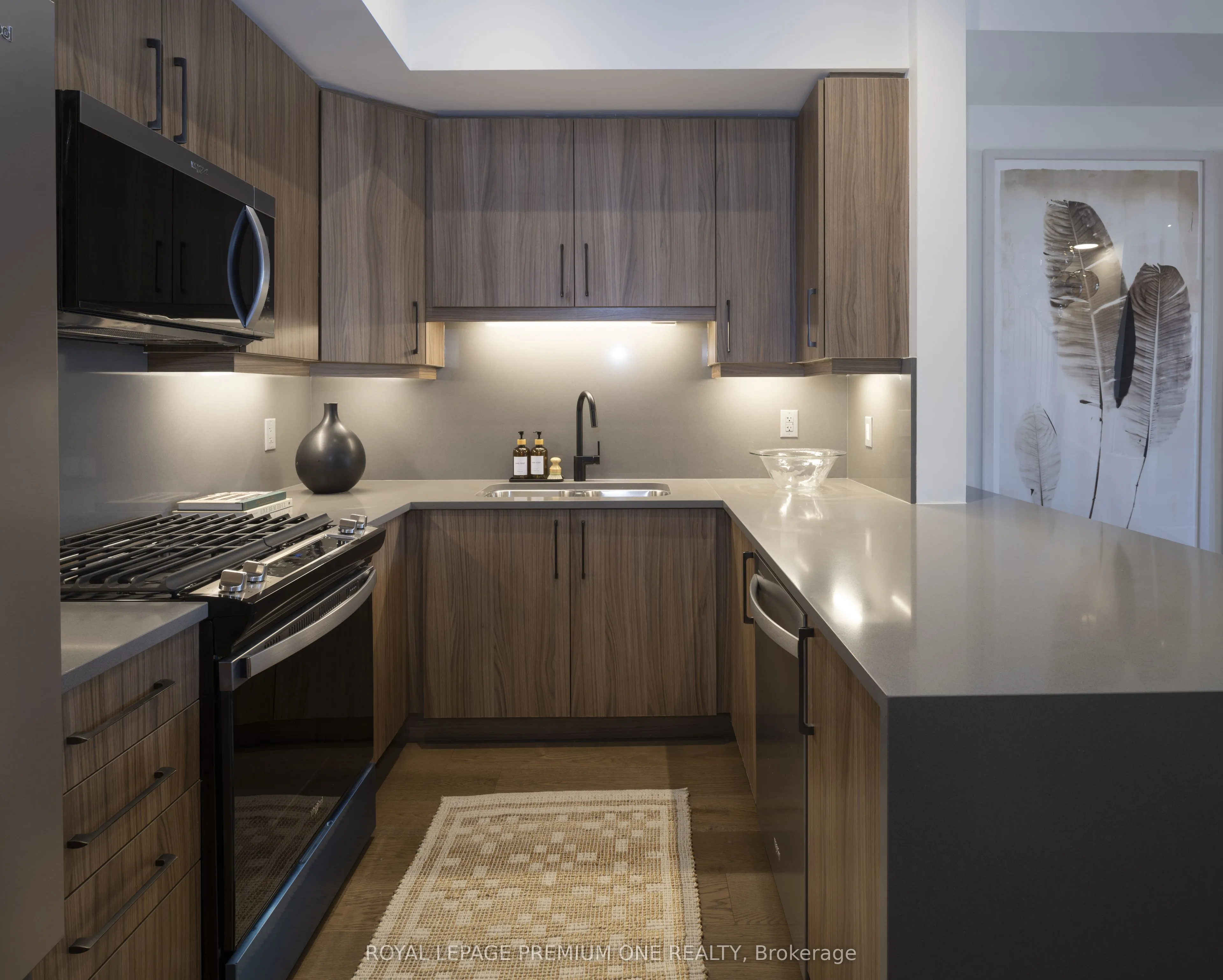 1145 Ossington Avenue N #4