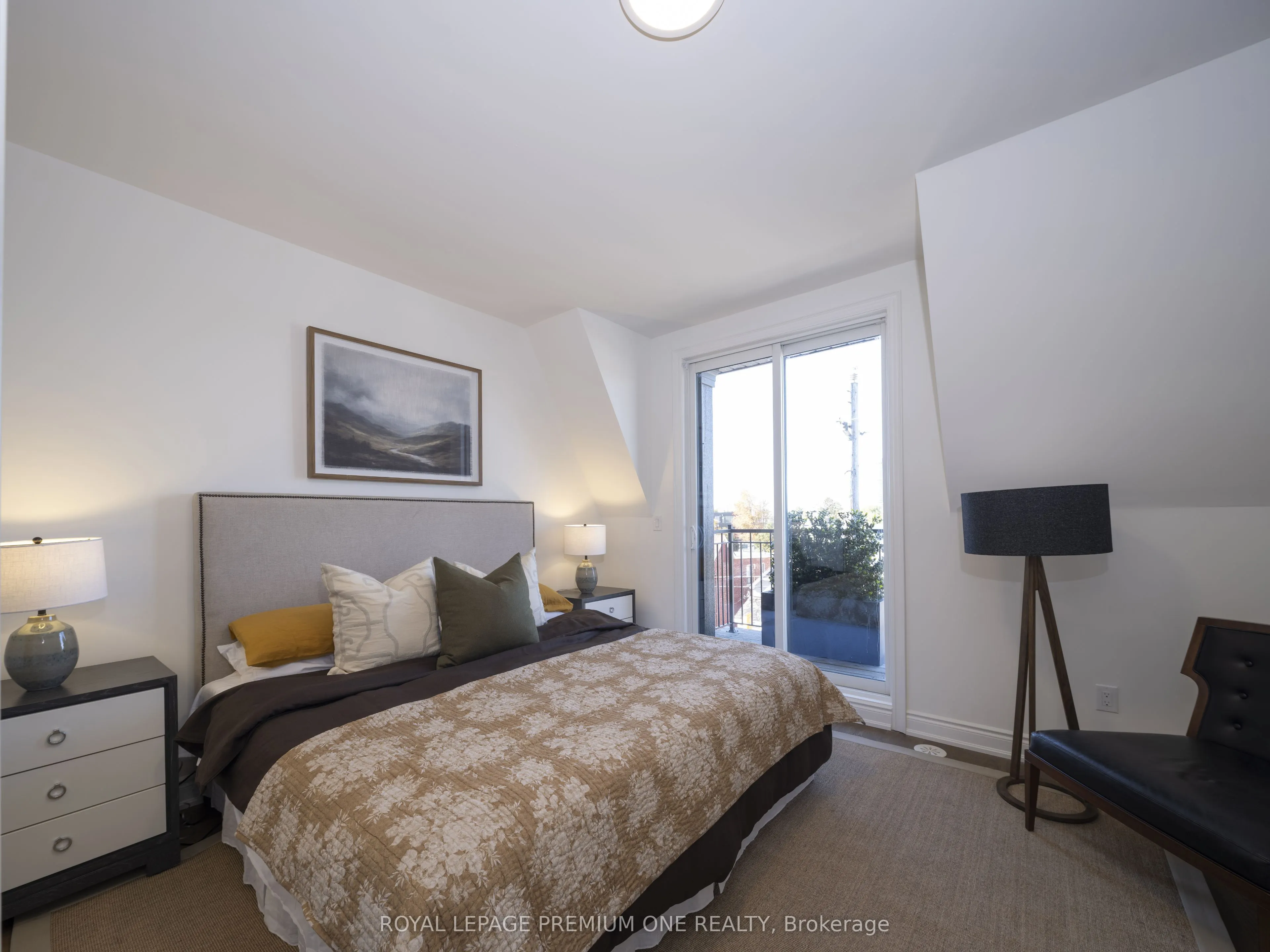 1145 Ossington Avenue N #4