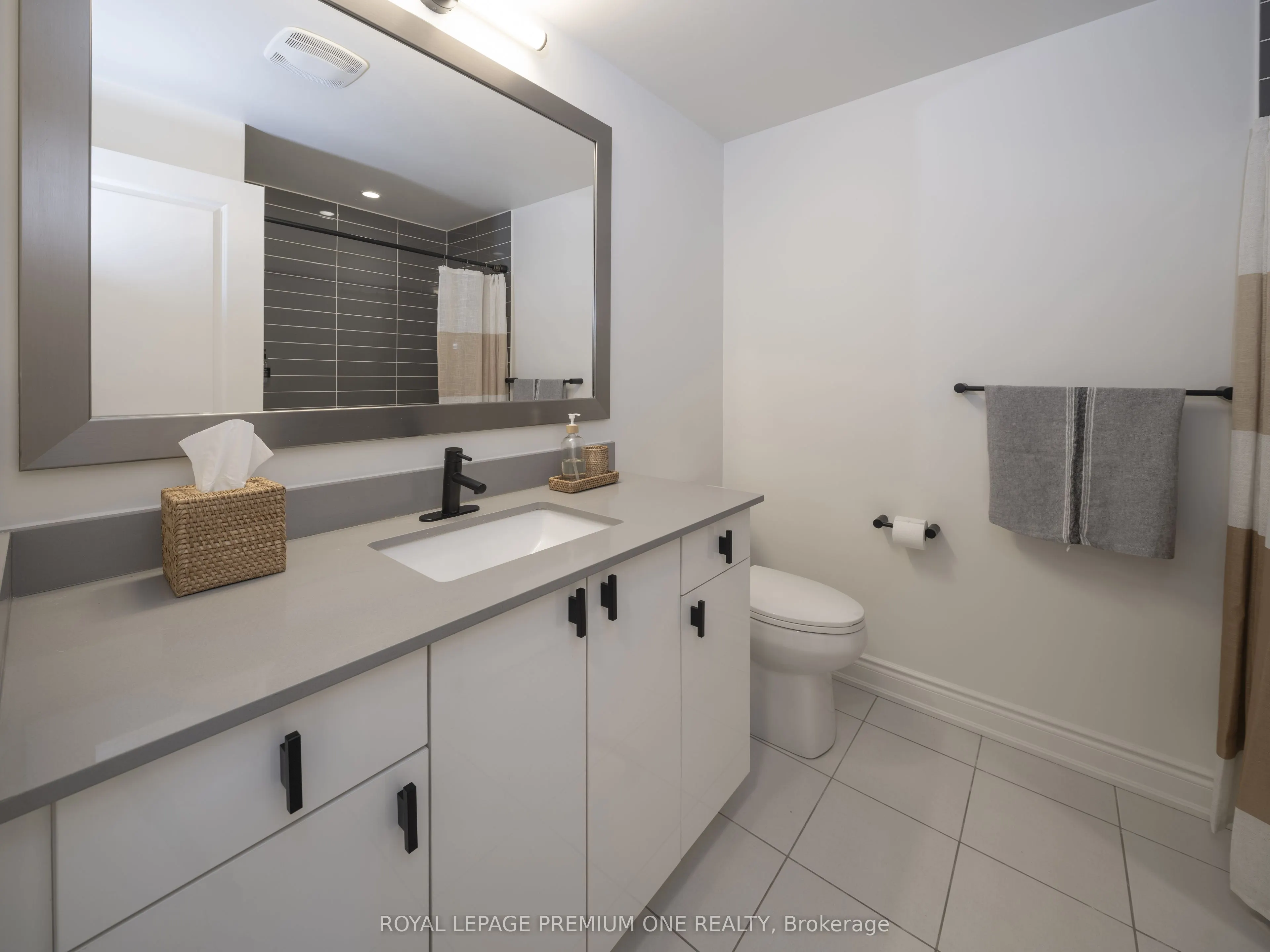 1145 Ossington Avenue N #4