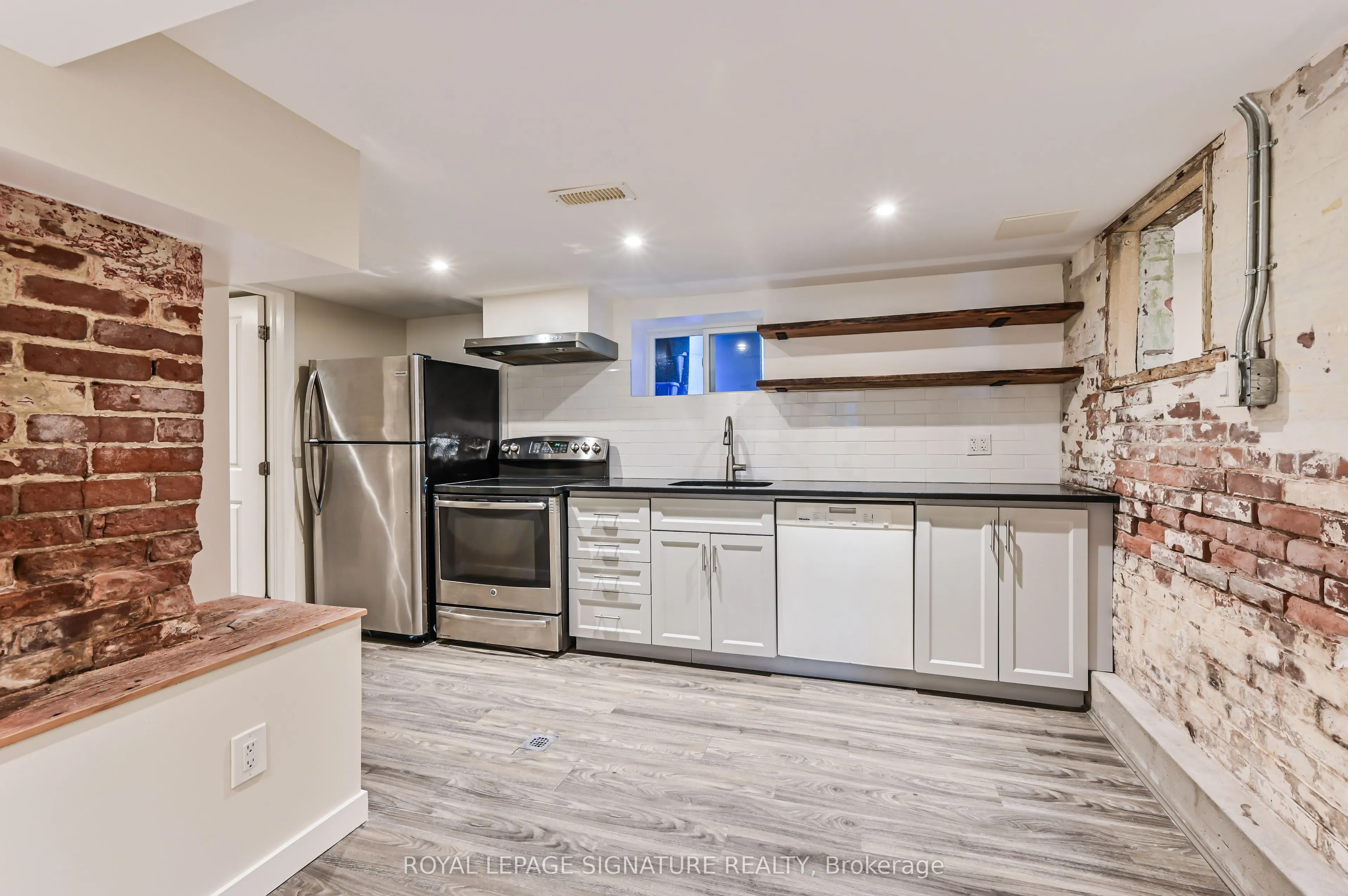147 Gloucester Grove #Lower