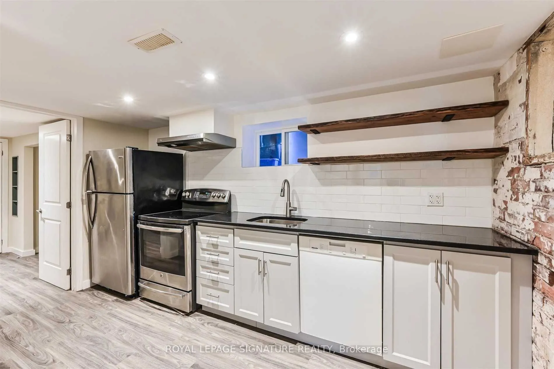 147 Gloucester Grove #Lower