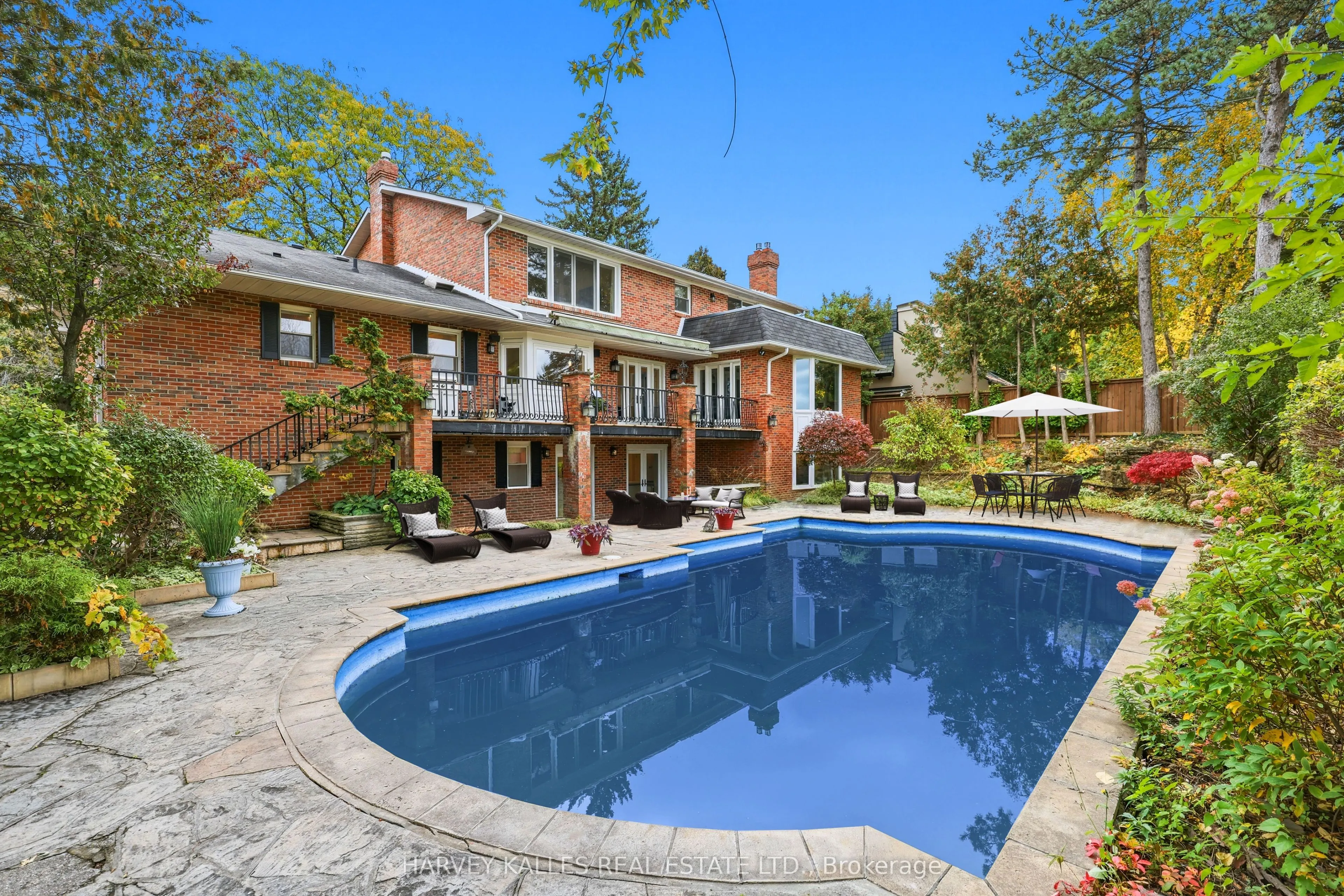 6 Penwood Crescent