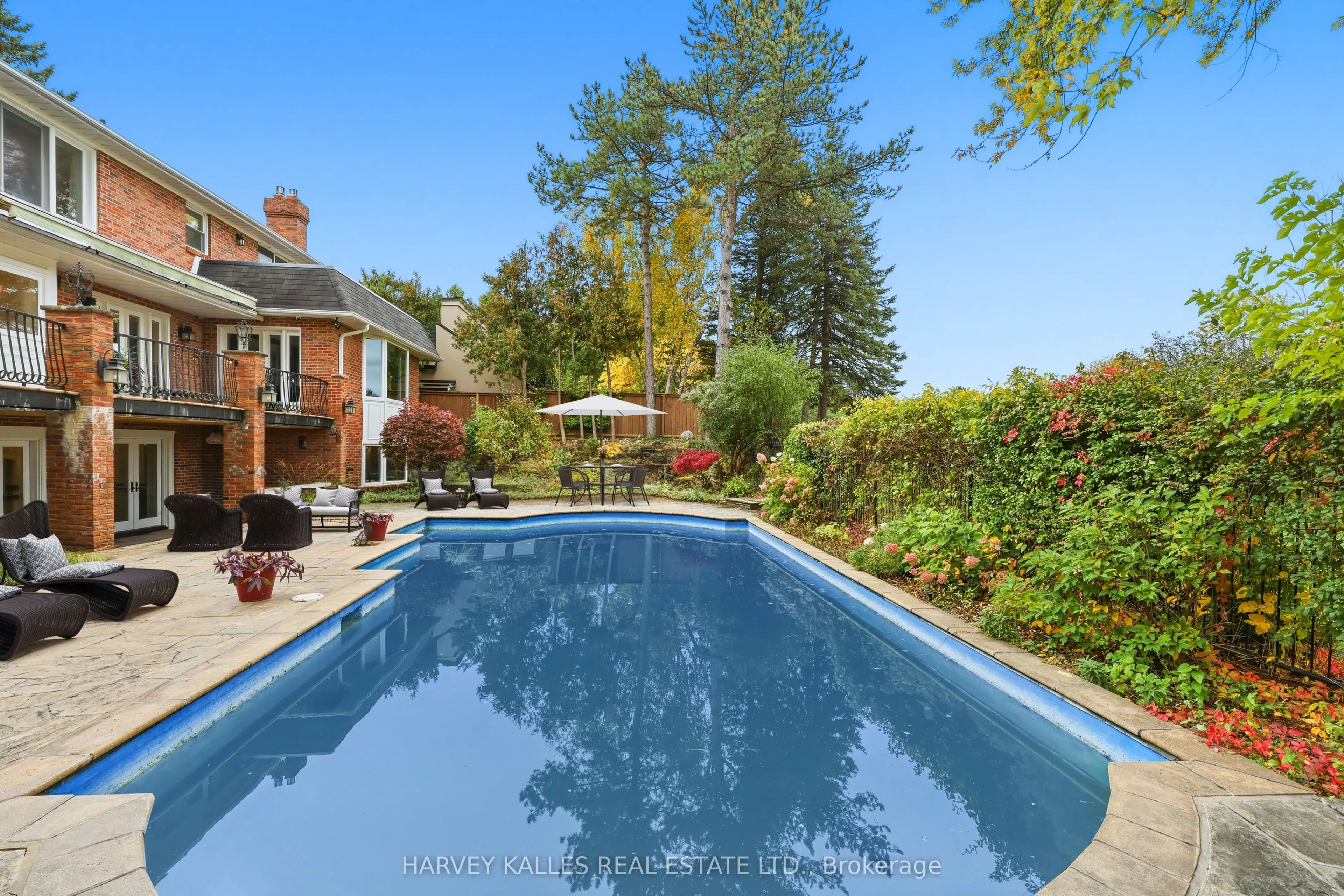 6 Penwood Crescent