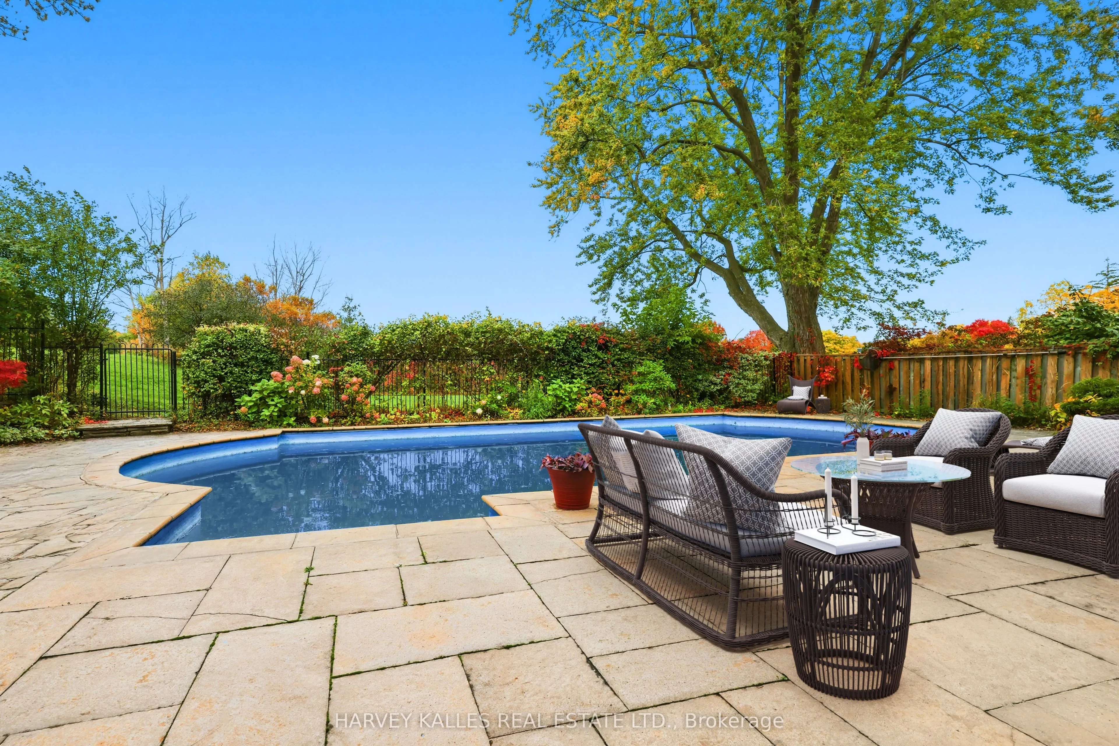 6 Penwood Crescent